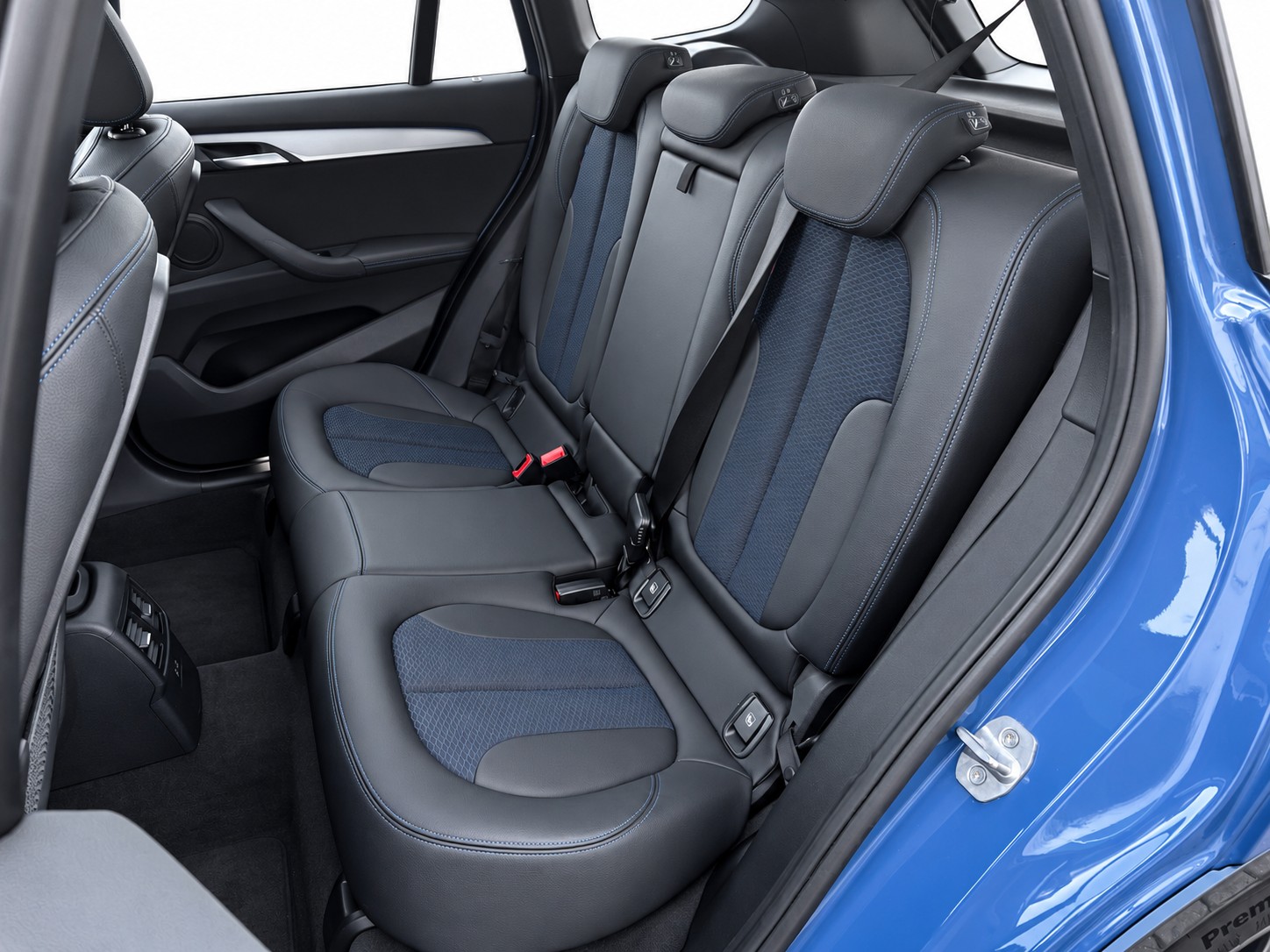 BMW X1 20d xDrive SAG * CH FAHRZEUG *-image-10