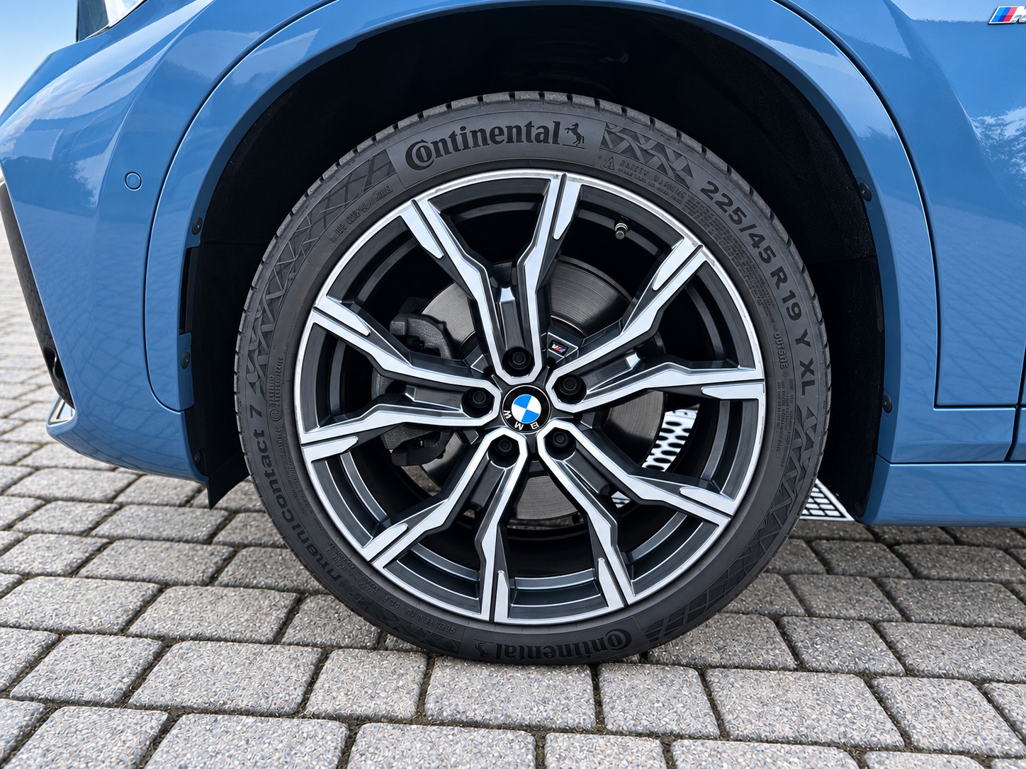BMW X1 20d xDrive SAG * CH FAHRZEUG *-image-18