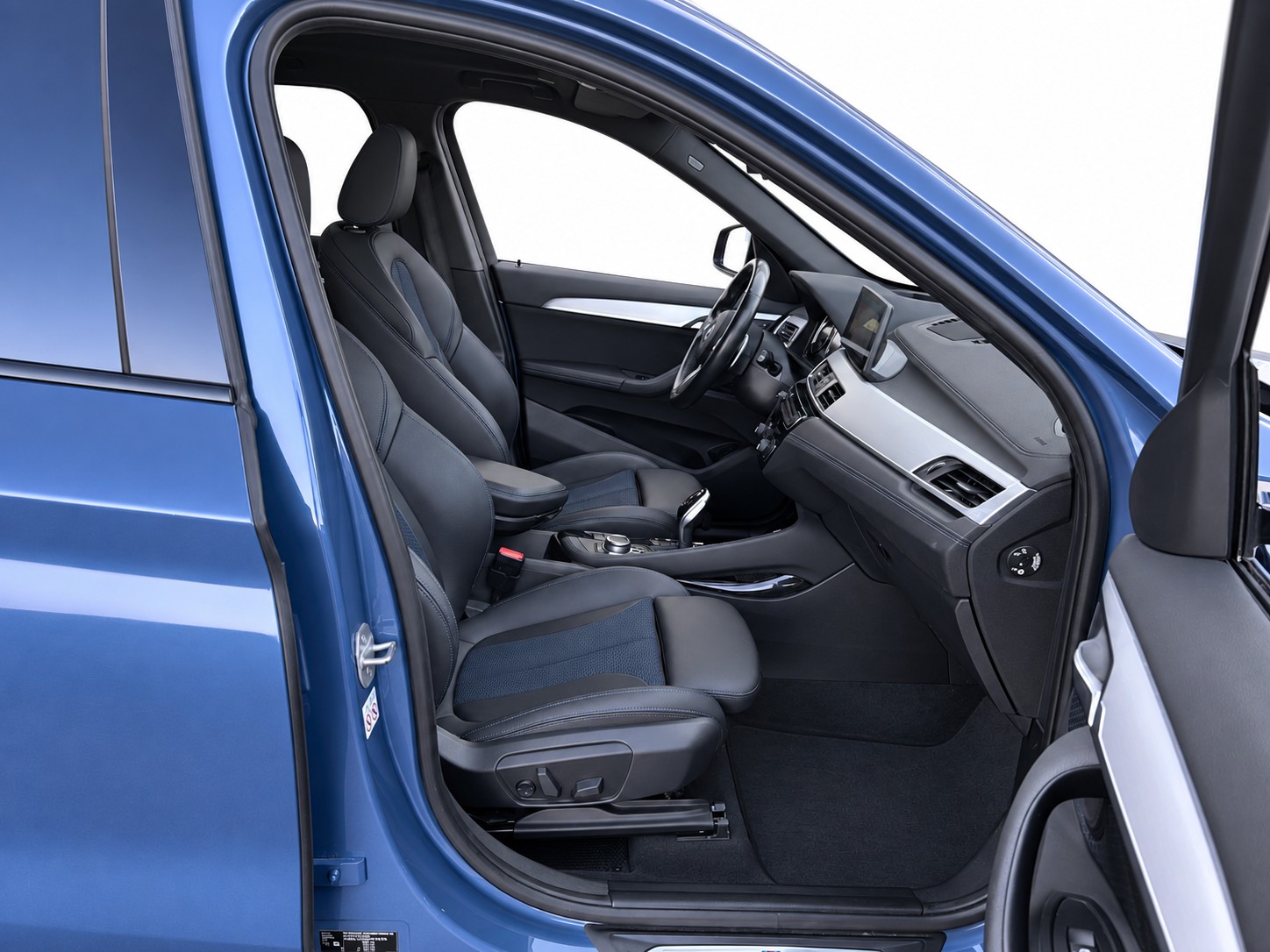 BMW X1 20d xDrive SAG * CH FAHRZEUG *-image-8