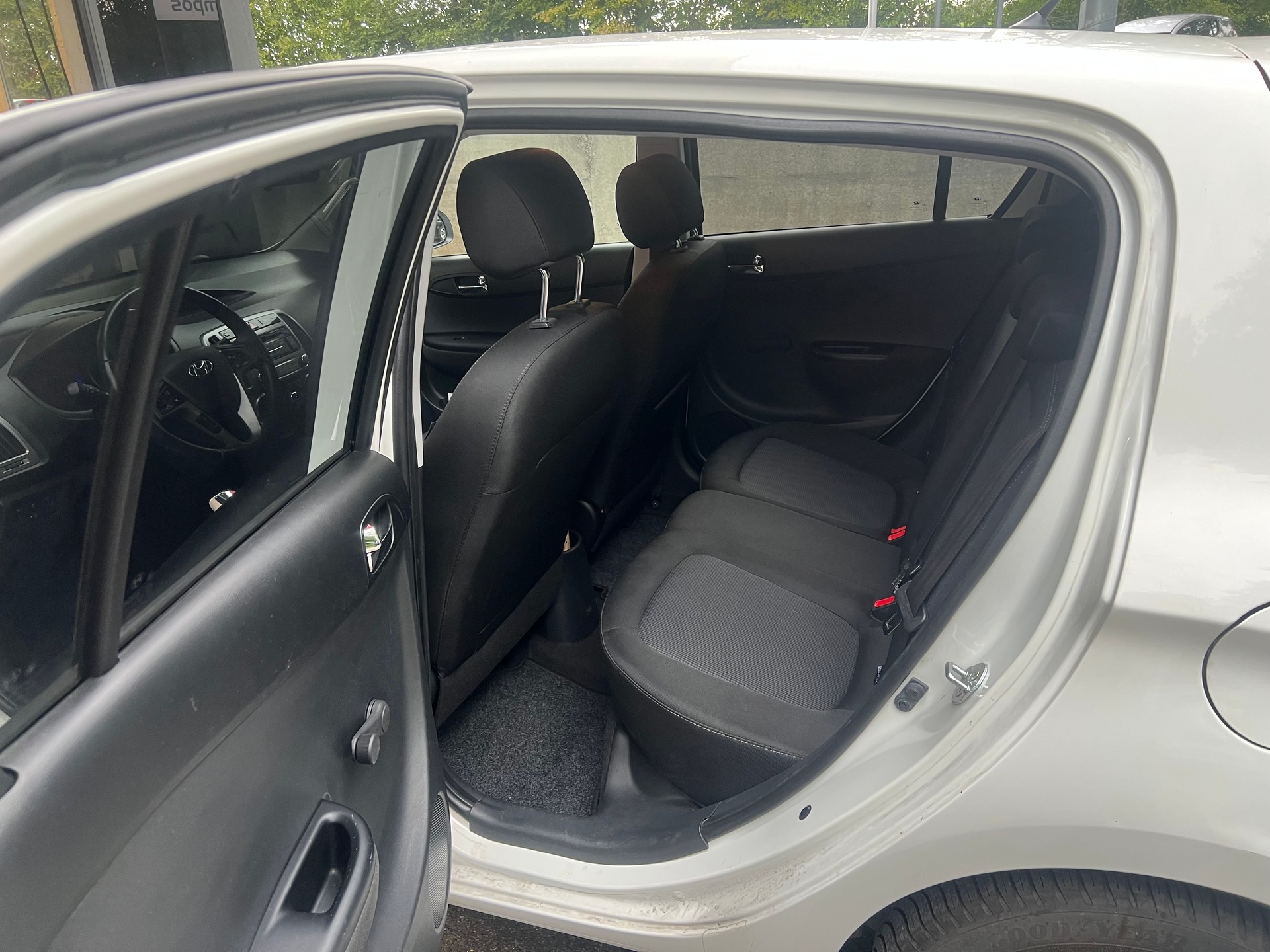 HYUNDAI i20 1.2 Comfort-image-8