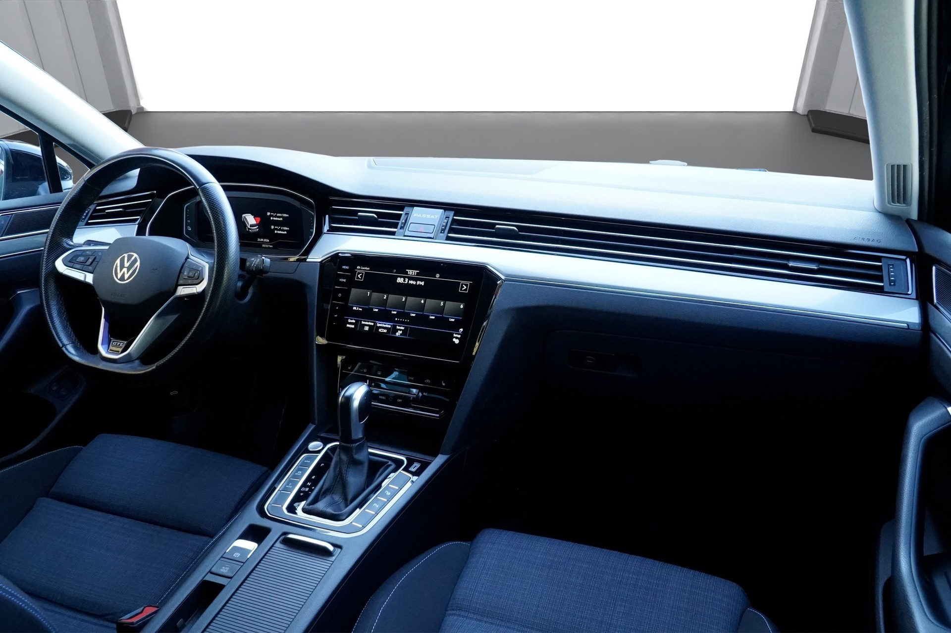 VW Passat Variant 1.4 TSI GTE Hybrid DSG *CH Fahrzeug & AHK*-image-12