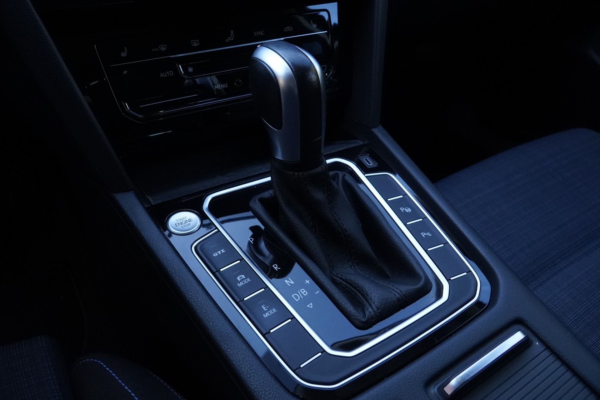VW Passat Variant 1.4 TSI GTE Hybrid DSG *CH Fahrzeug & AHK*-image-9