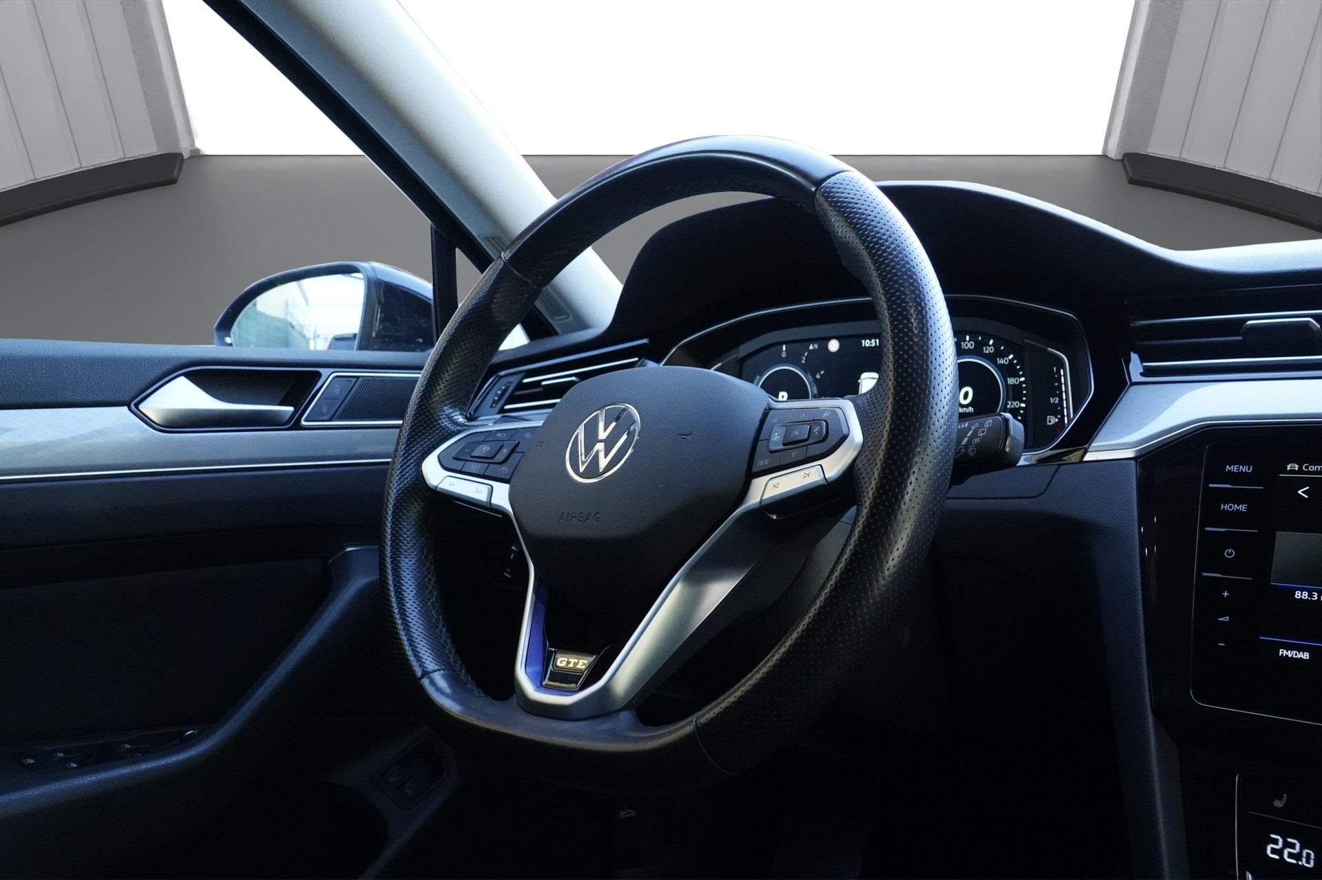 VW Passat Variant 1.4 TSI GTE Hybrid DSG *CH Fahrzeug & AHK*-image-13