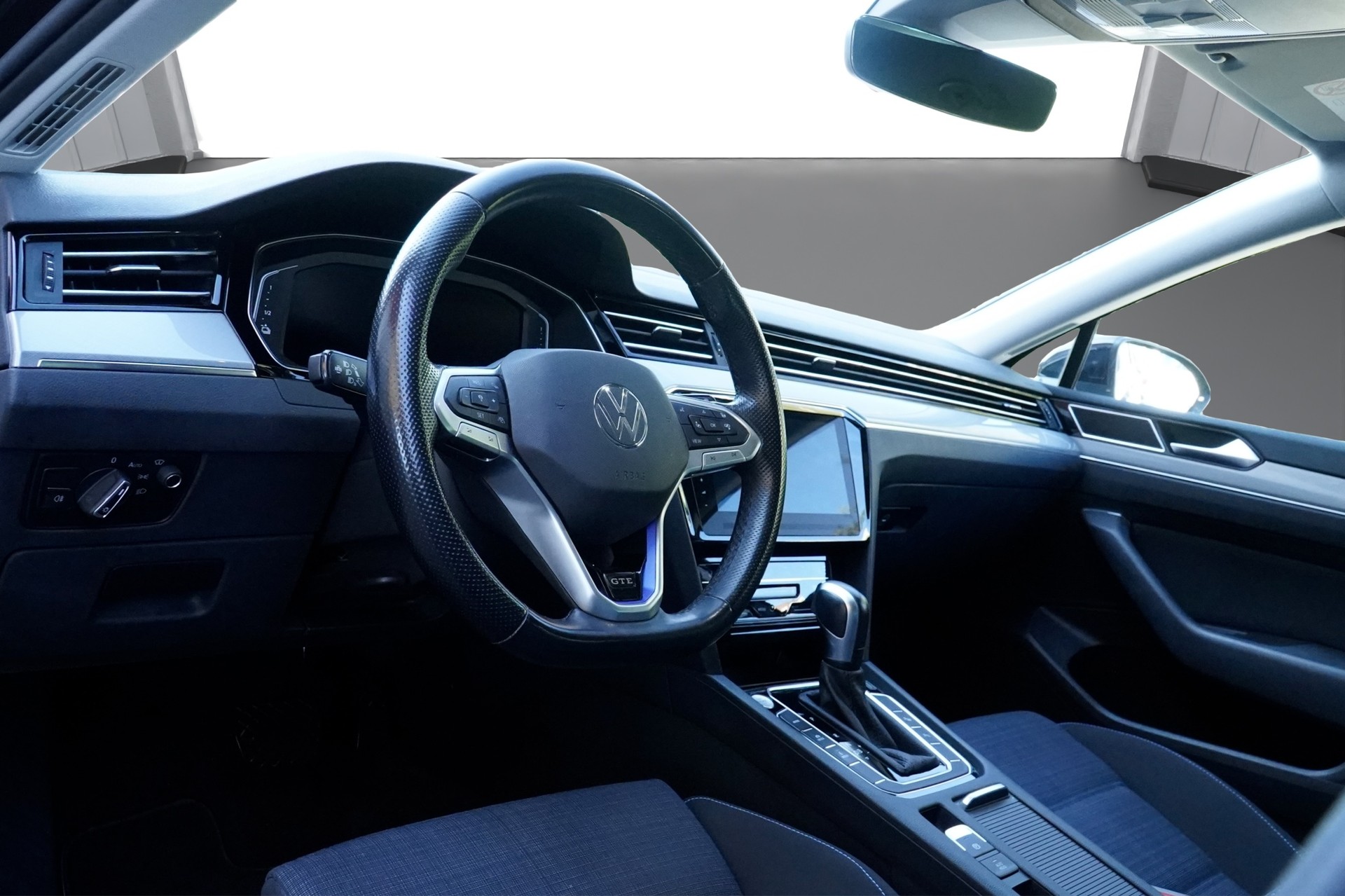 VW Passat Variant 1.4 TSI GTE Hybrid DSG *CH Fahrzeug & AHK*-image-8