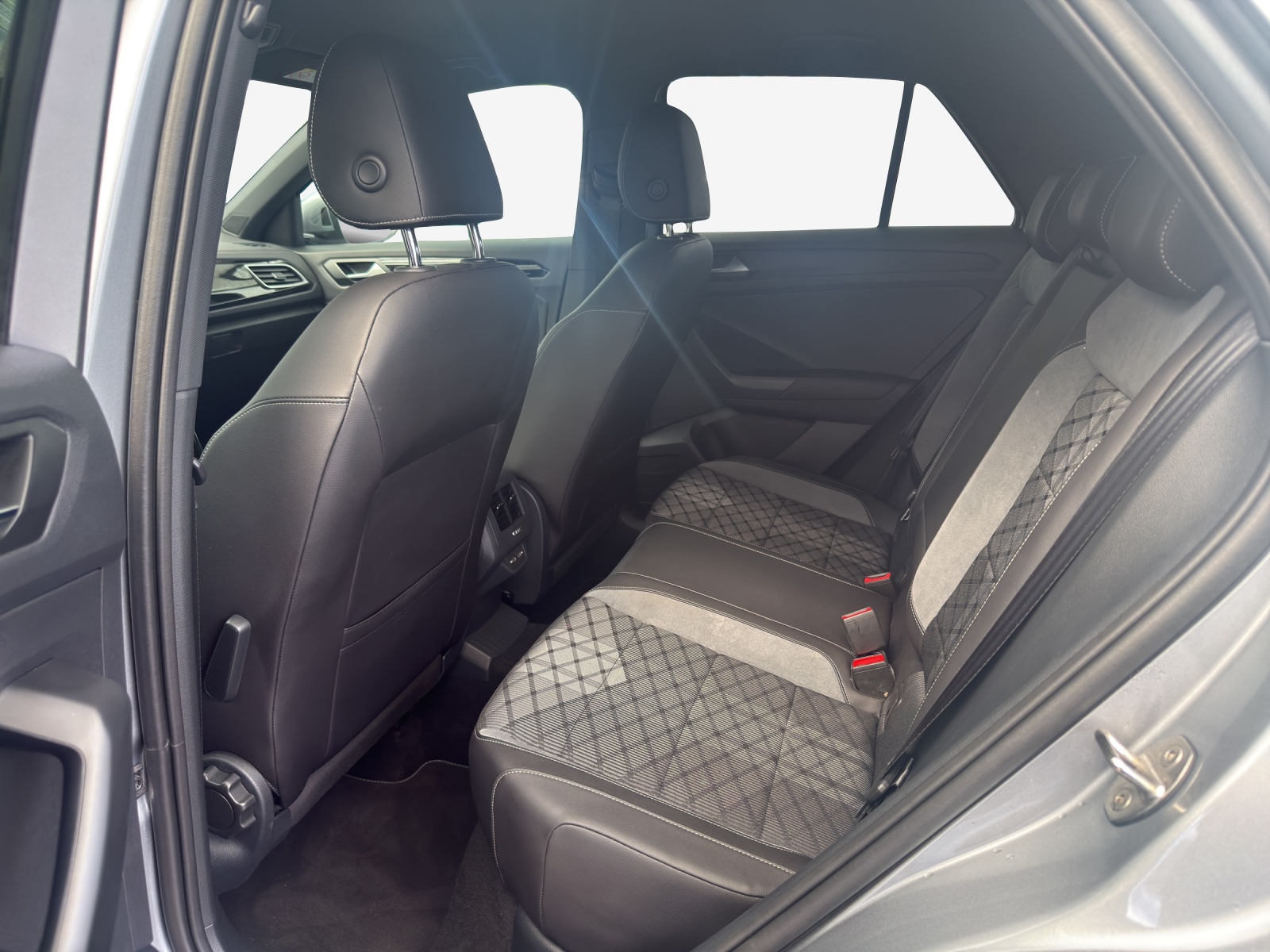 VW T-Roc 2.0 TSI R-Line DSG 4Motion-image-11
