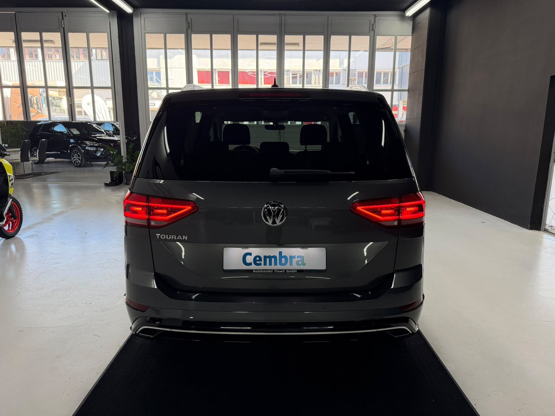 VW Touran 1.5 TSI EVO Highline DSG R Line-image-17