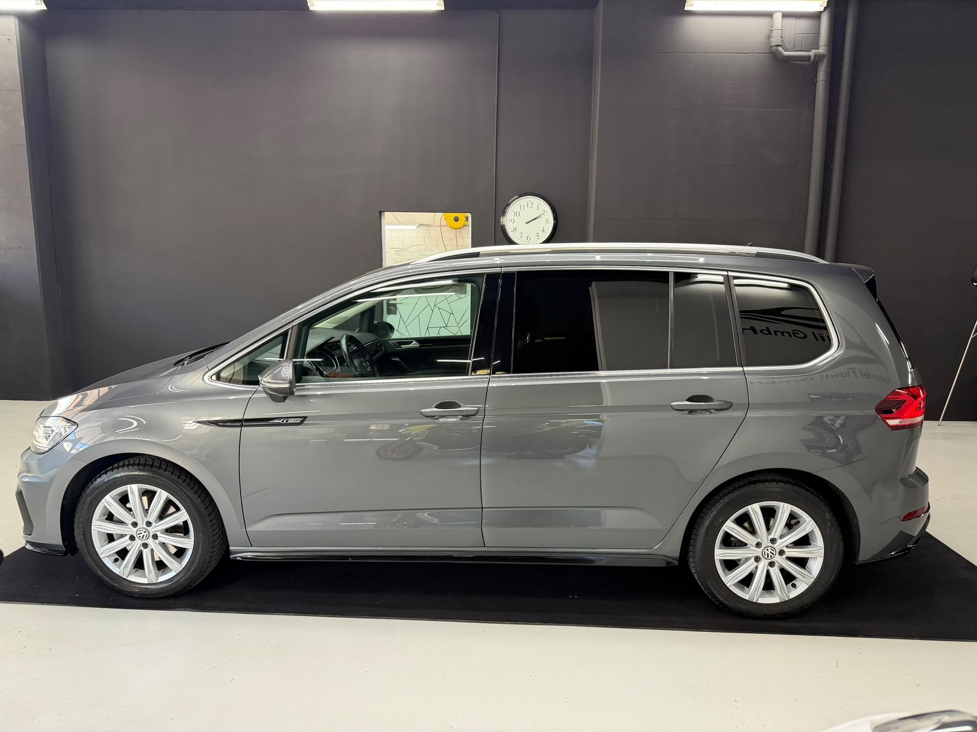 VW Touran 1.5 TSI EVO Highline DSG R Line-image-3