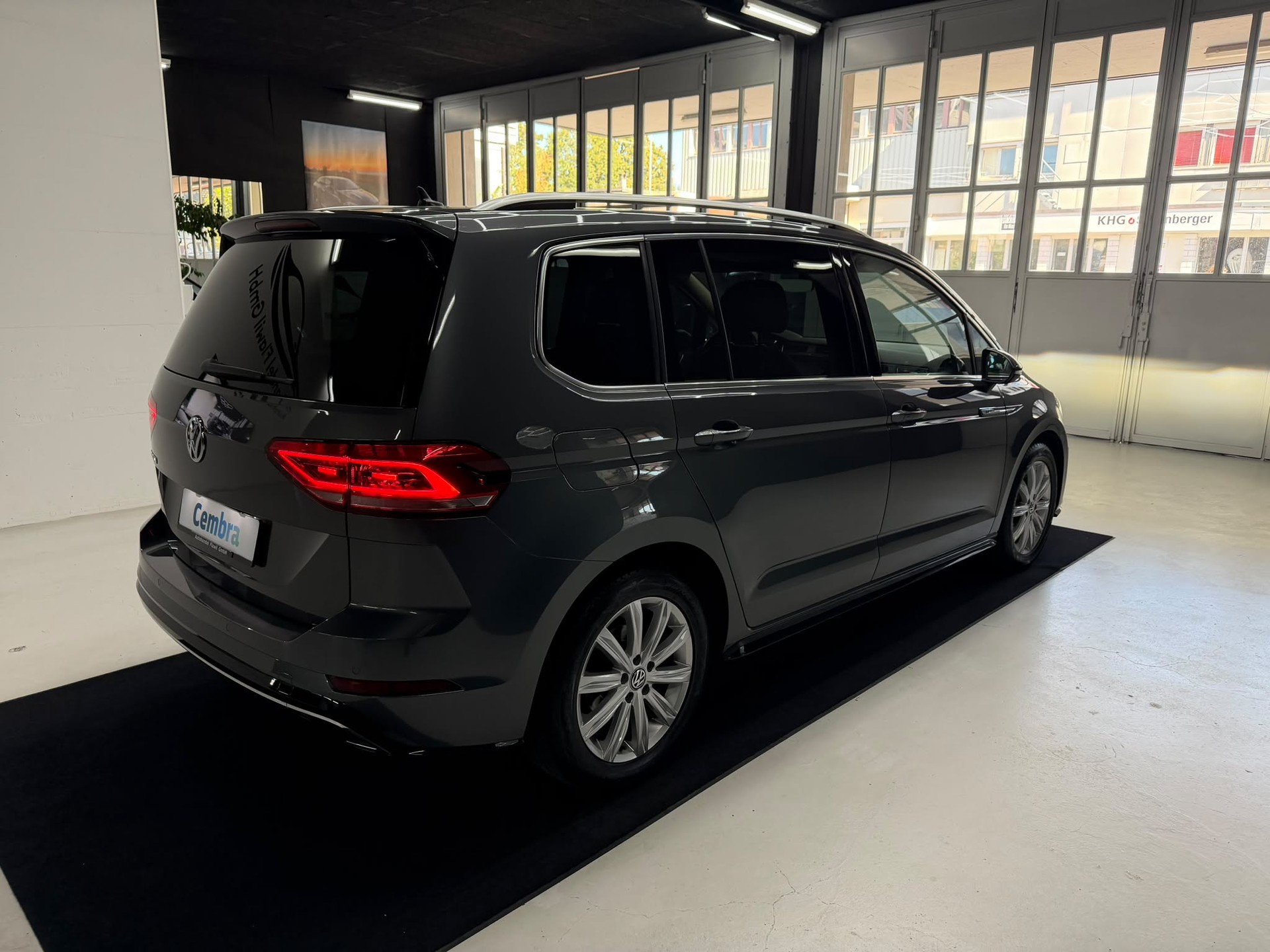 VW Touran 1.5 TSI EVO Highline DSG R Line-image-18