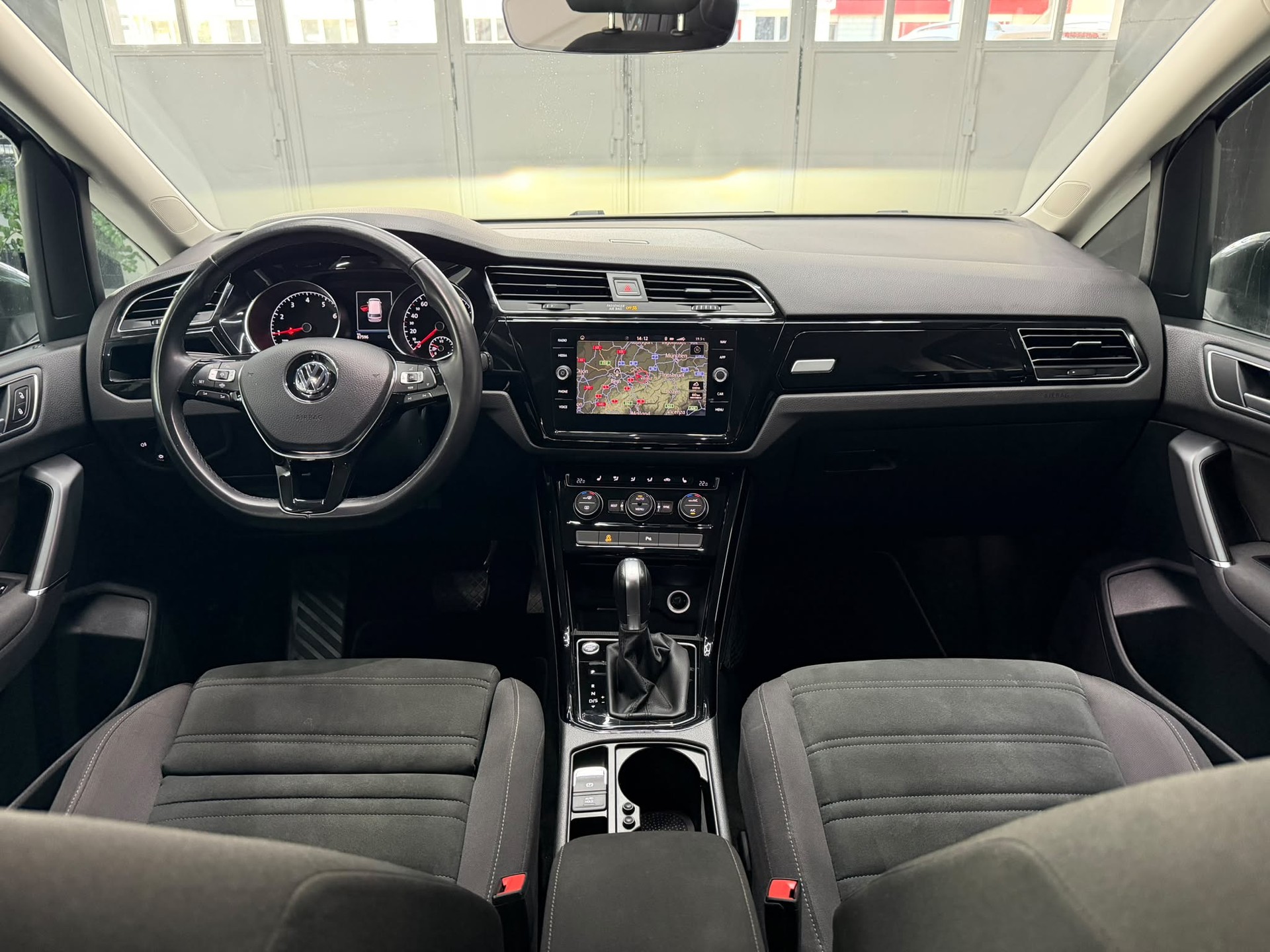 VW Touran 1.5 TSI EVO Highline DSG R Line-image-4