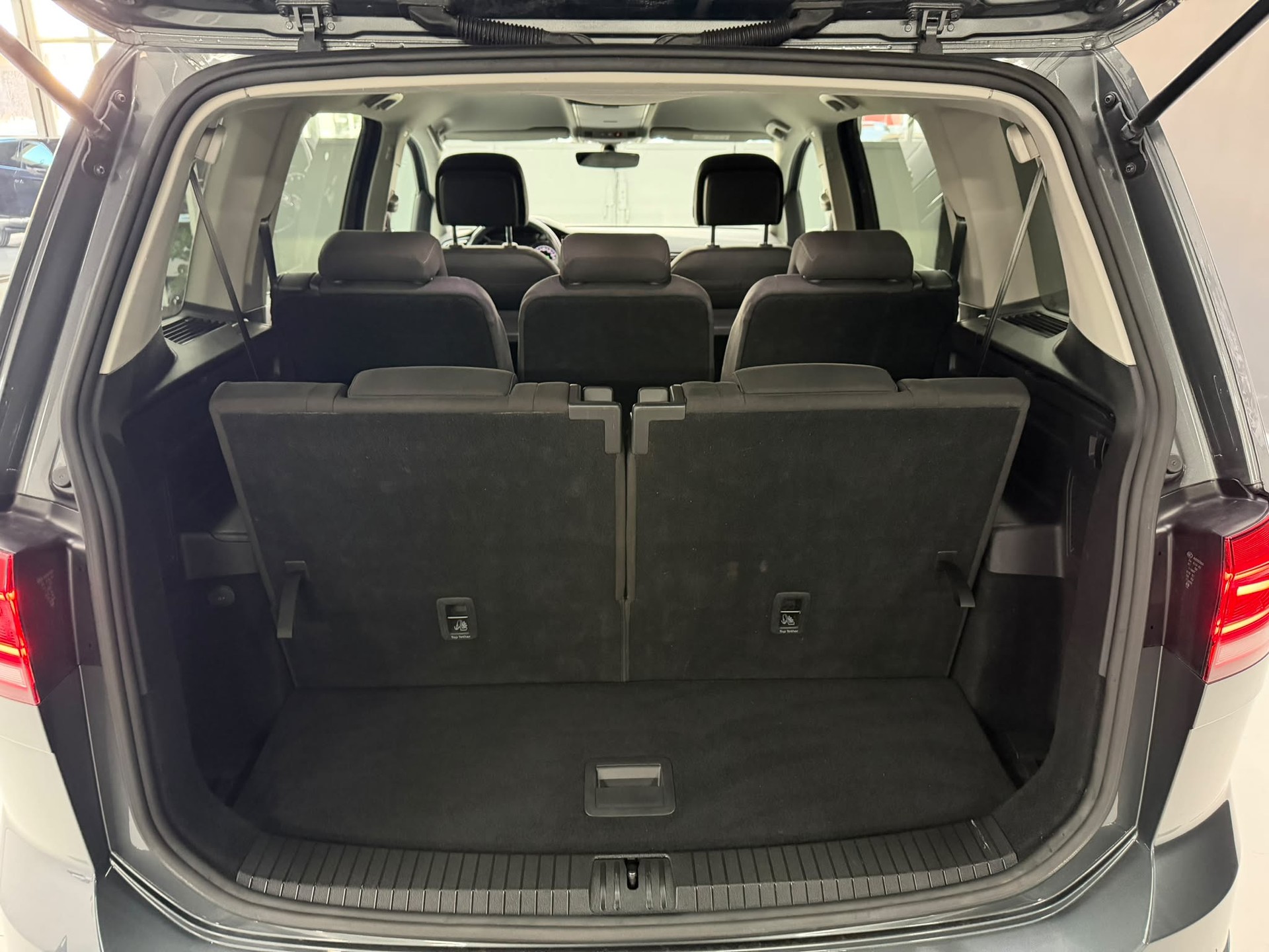 VW Touran 1.5 TSI EVO Highline DSG R Line-image-15