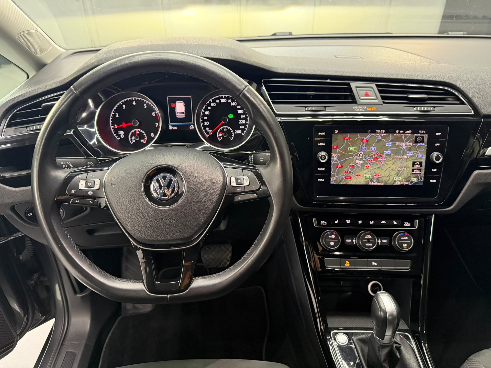 VW Touran 1.5 TSI EVO Highline DSG R Line-image-7