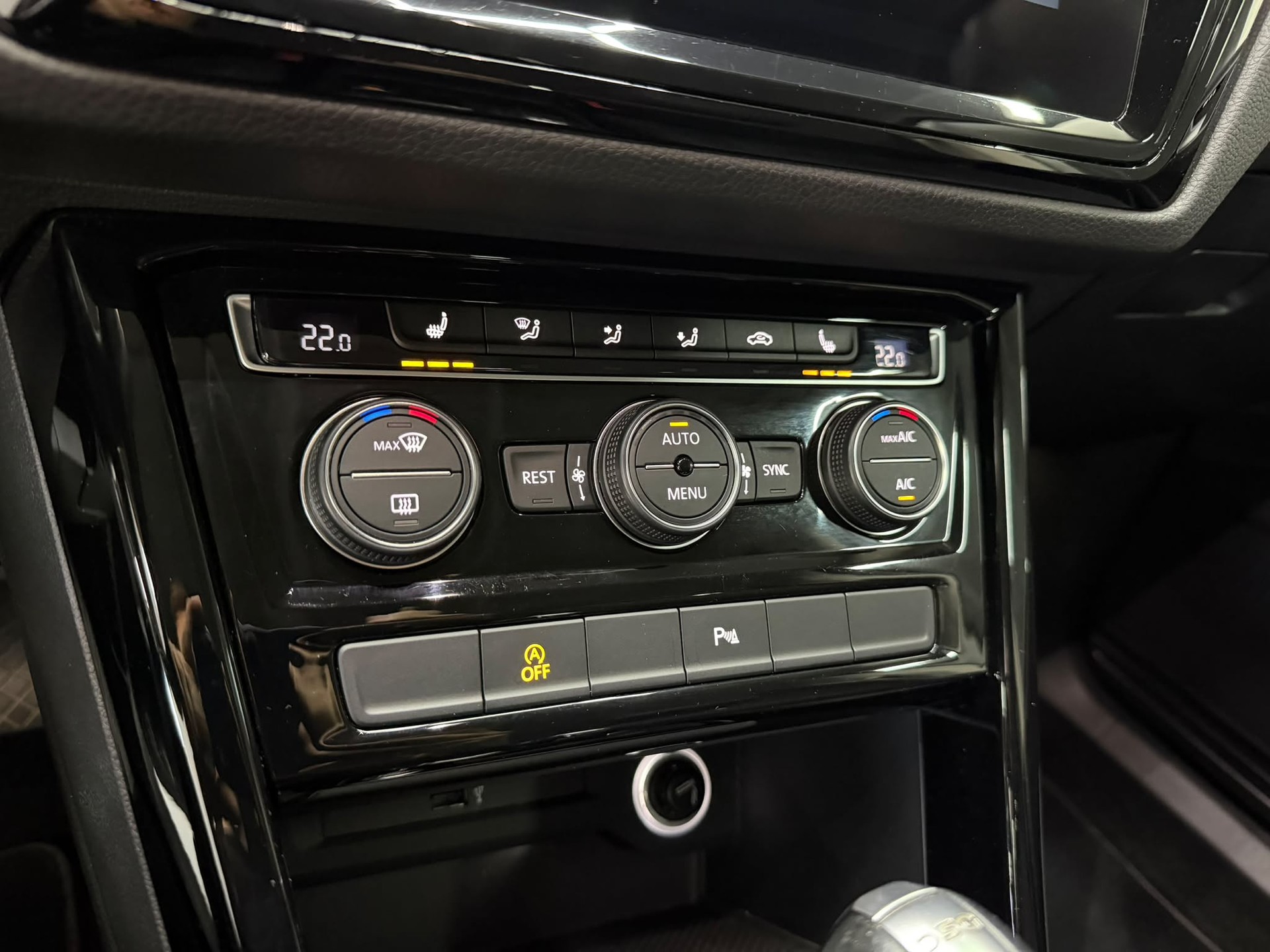 VW Touran 1.5 TSI EVO Highline DSG R Line-image-11