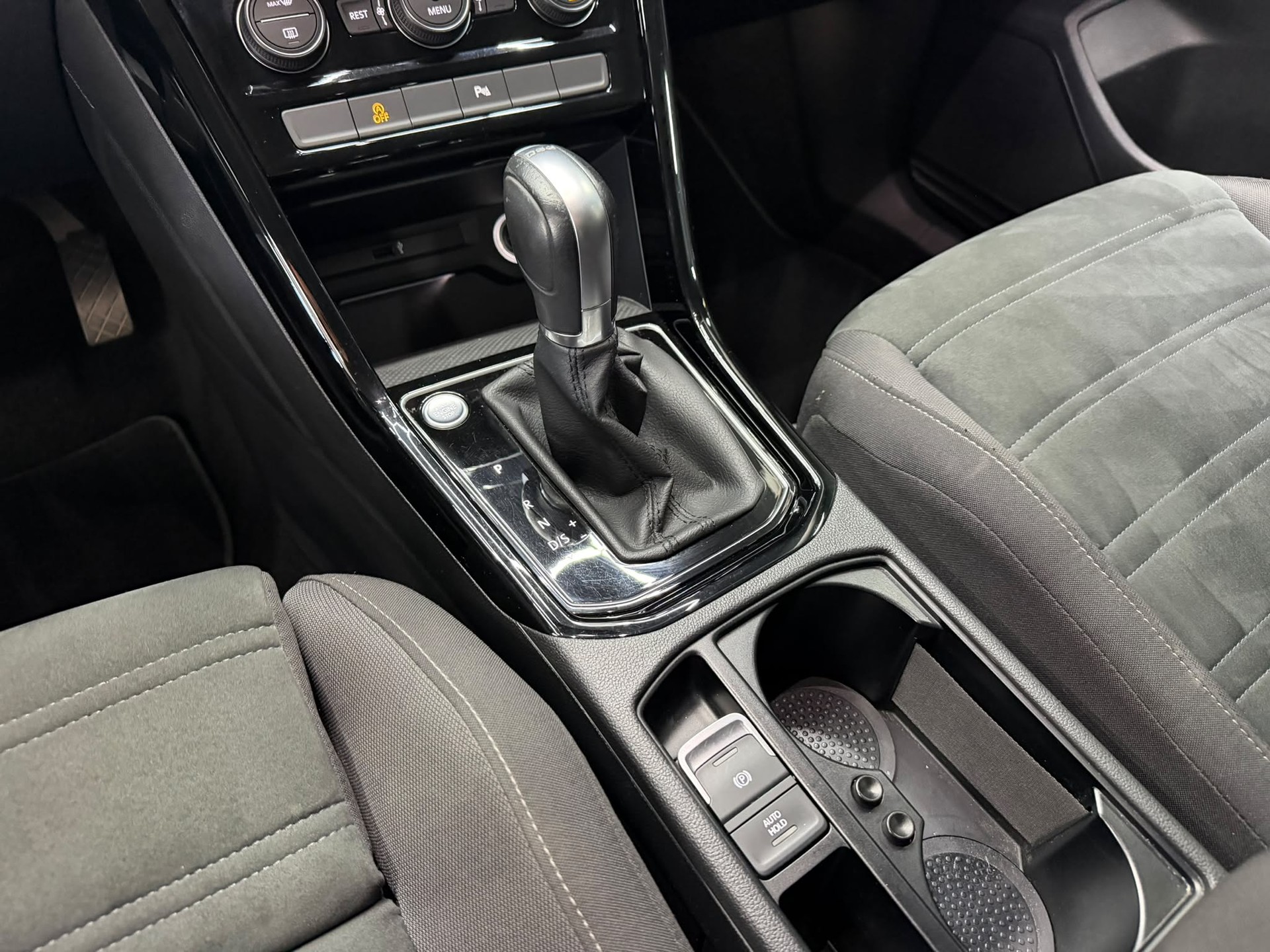 VW Touran 1.5 TSI EVO Highline DSG R Line-image-13