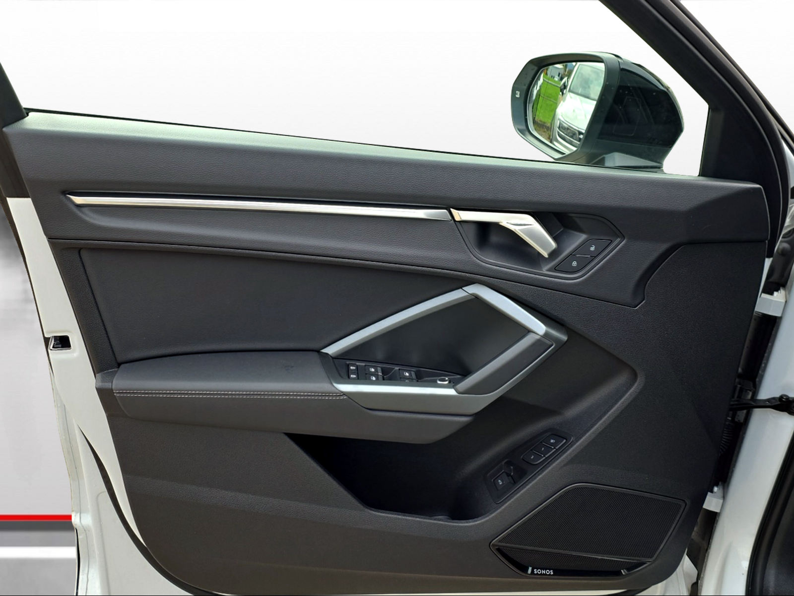 AUDI Q3 45 TFSI S line quattro S-tronic-image-9