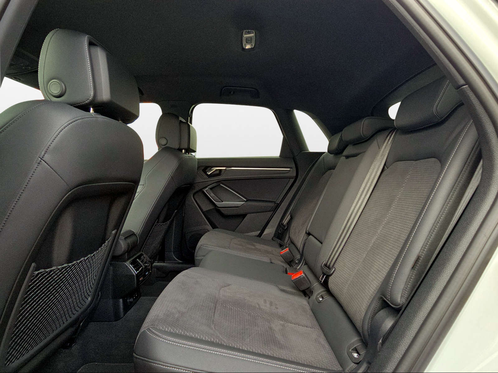 AUDI Q3 45 TFSI S line quattro S-tronic-image-10