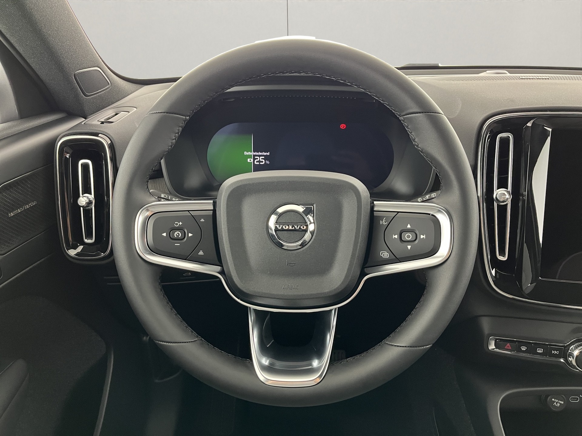 VOLVO EX40 Twin Performance Ultra AWD-image-10