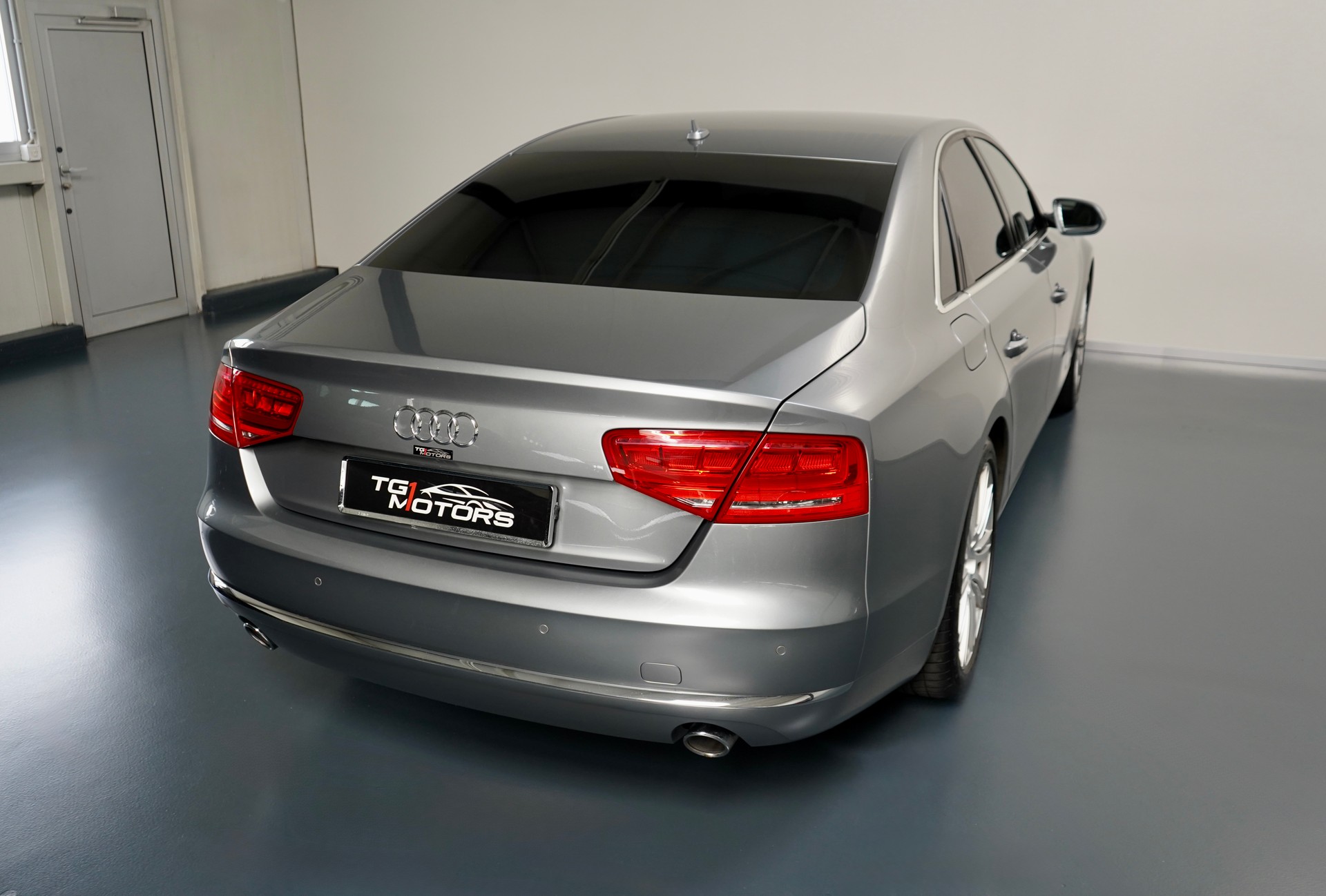 AUDI A8 4.2 TDI quattro tiptronic-image-2