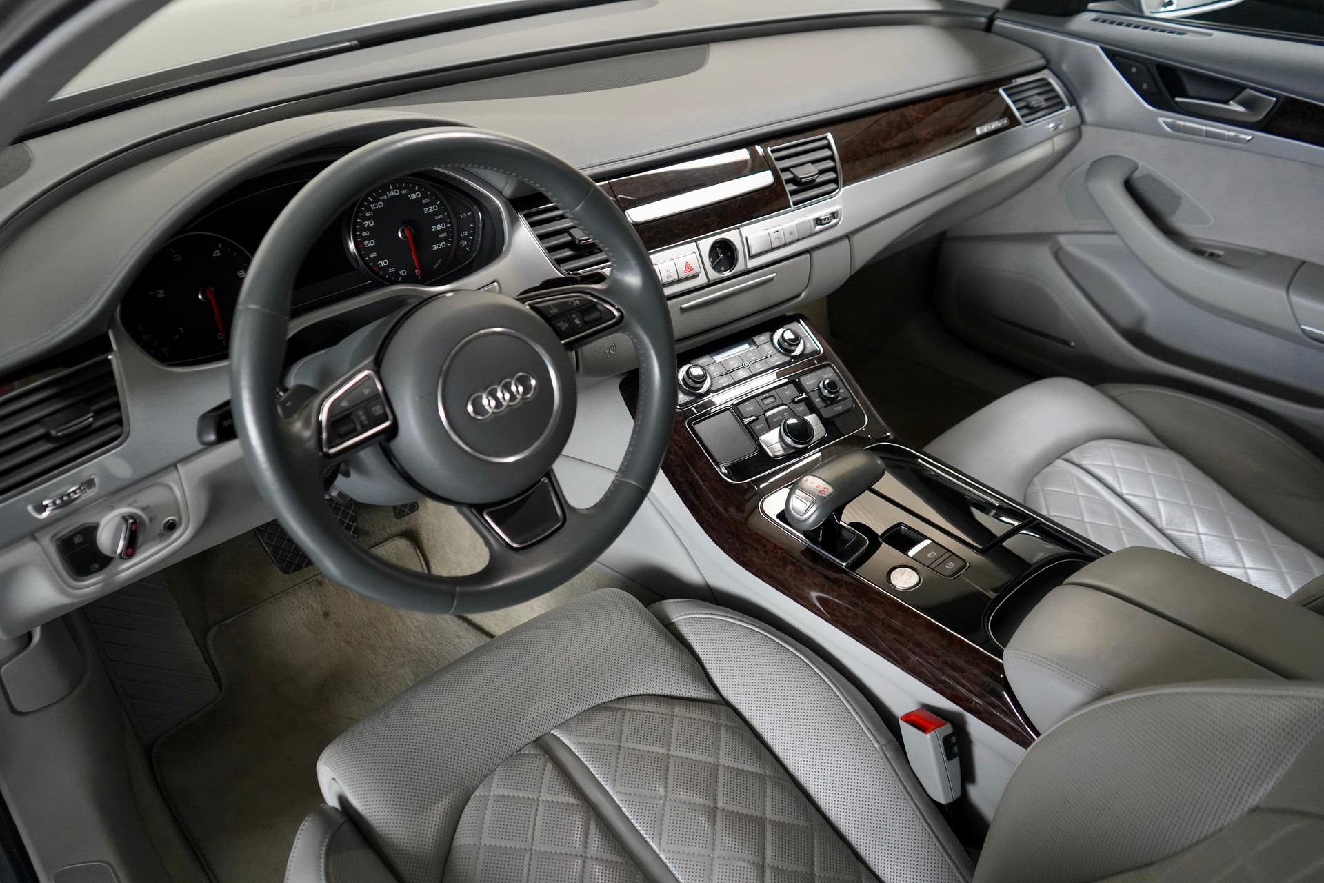 AUDI A8 4.2 TDI quattro tiptronic-image-8