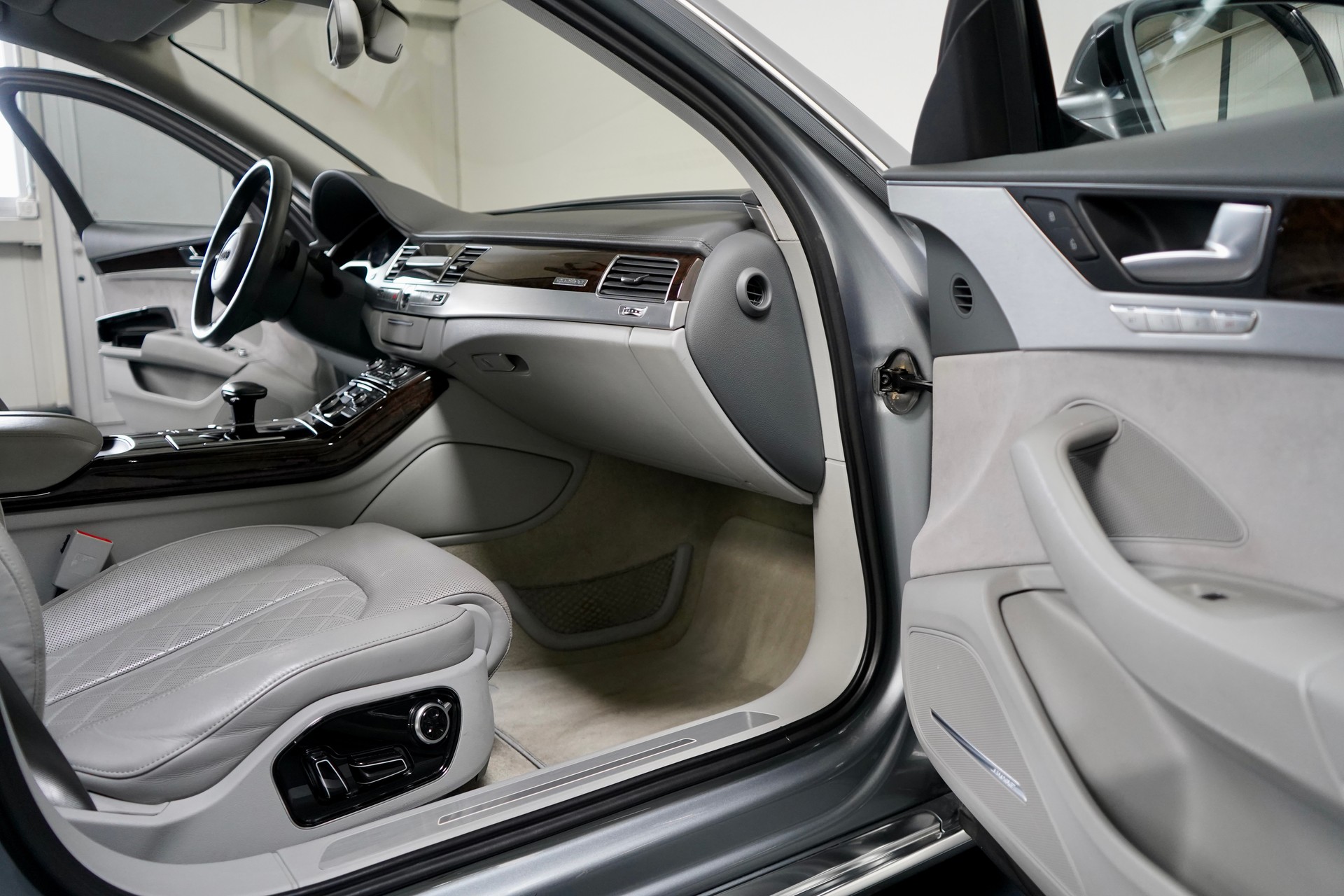 AUDI A8 4.2 TDI quattro tiptronic-image-5