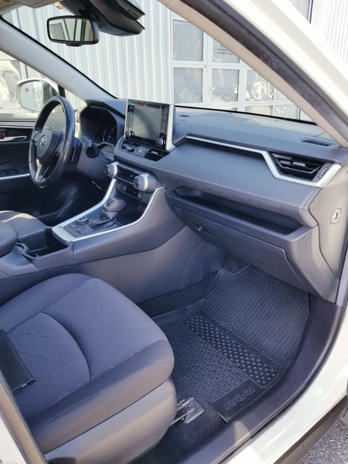 TOYOTA RAV-4 2.5 HSD Comfort e-CVT 4WD-image-9