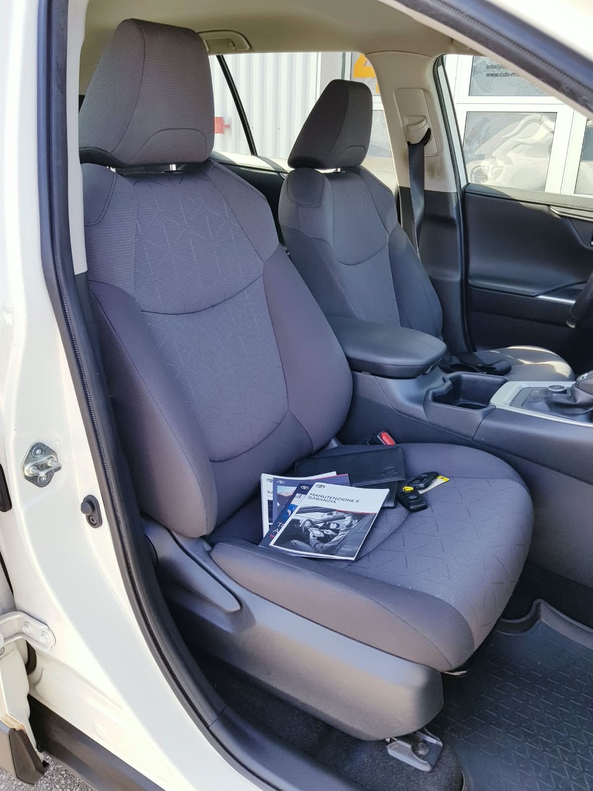 TOYOTA RAV-4 2.5 HSD Comfort e-CVT 4WD-image-11