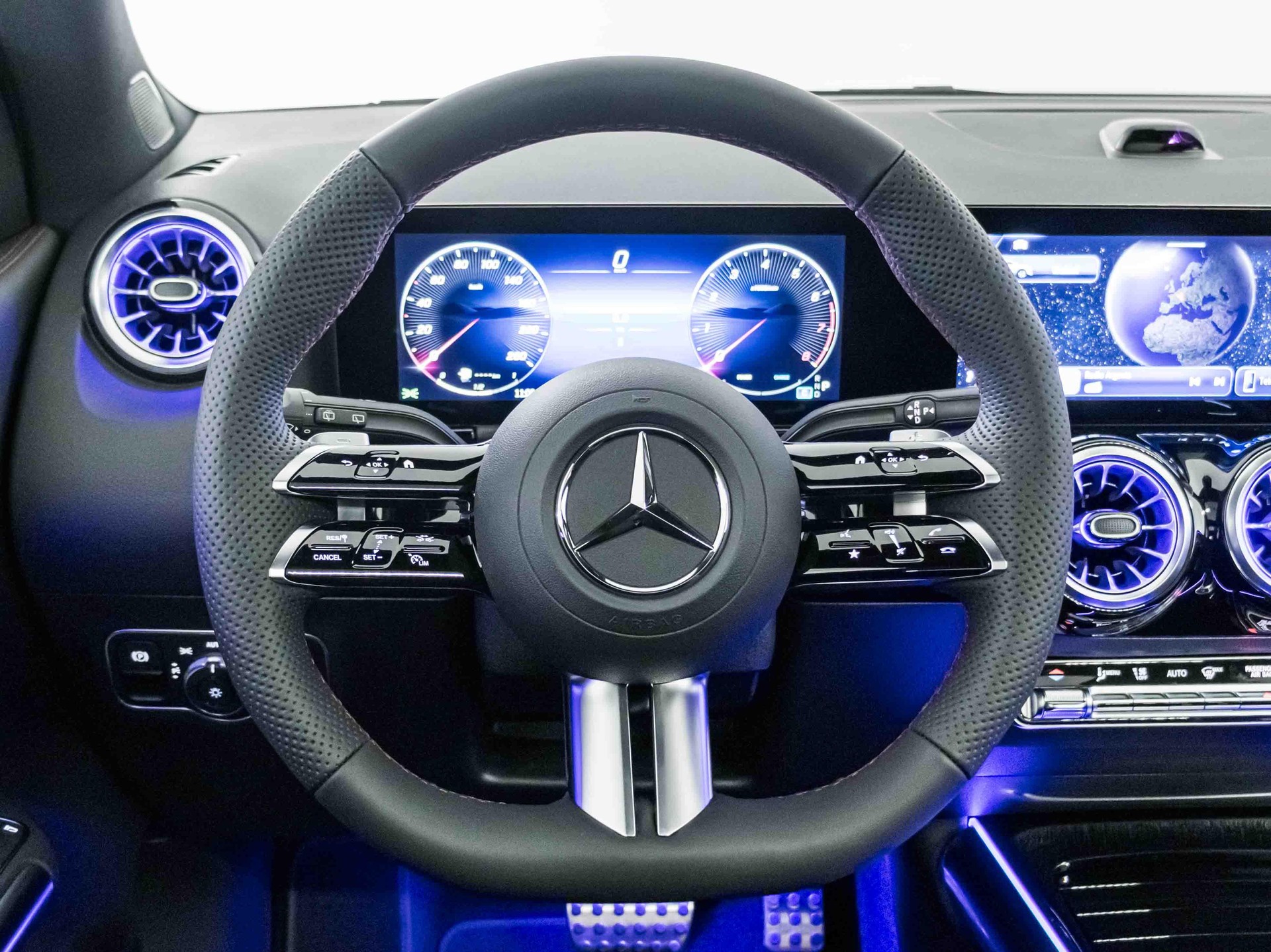MERCEDES-BENZ GLA 200 Night Star-image-10