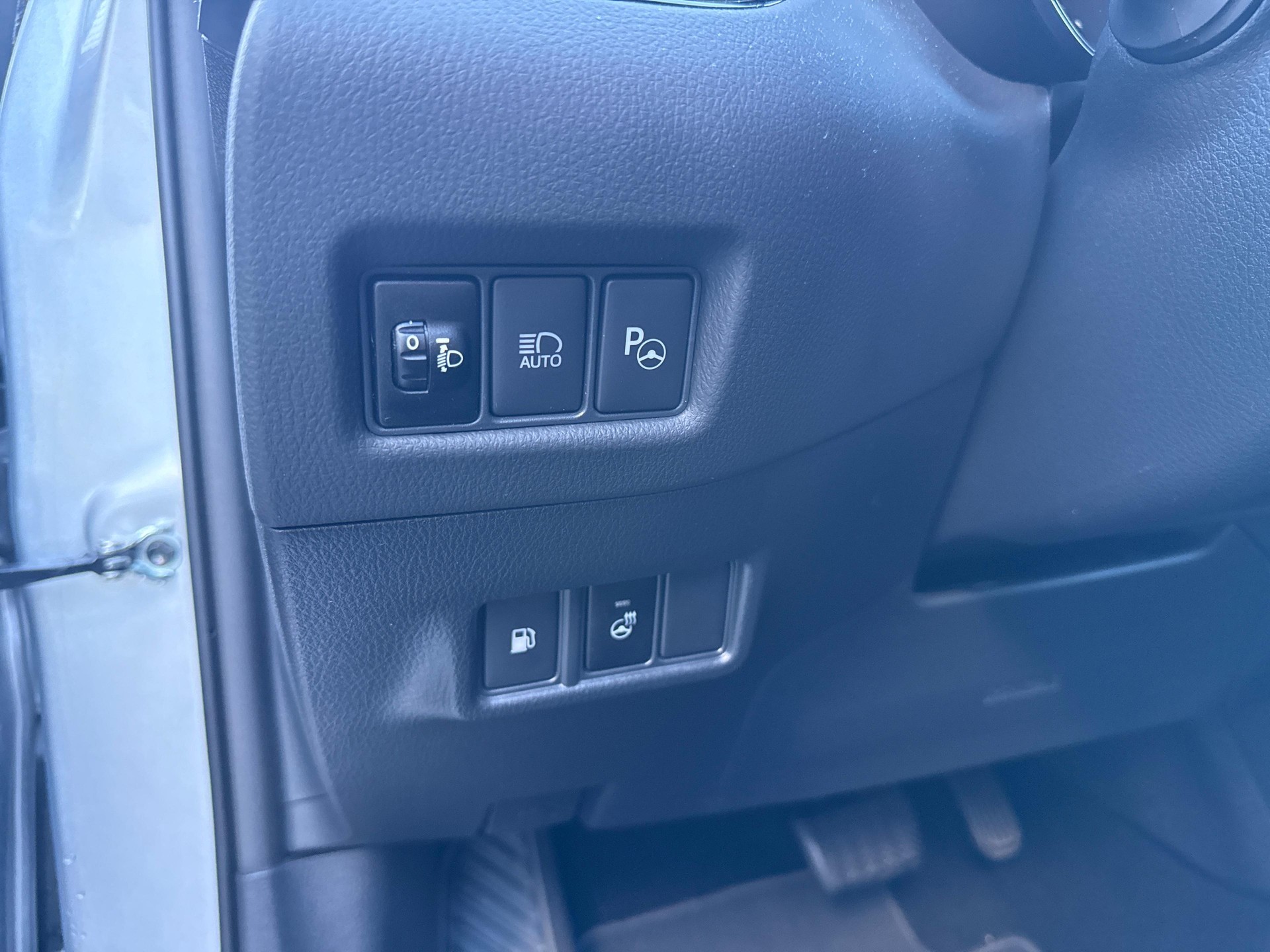 TOYOTA C-HR 1.8 VVTi HSD Trend-image-14