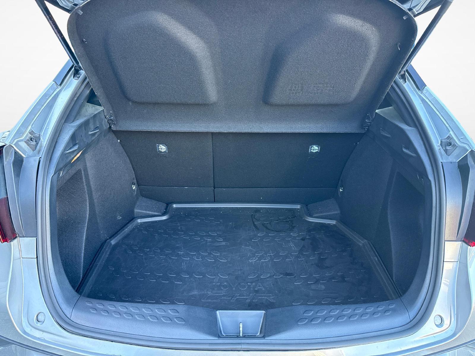 TOYOTA C-HR 1.8 VVTi HSD Trend-image-11