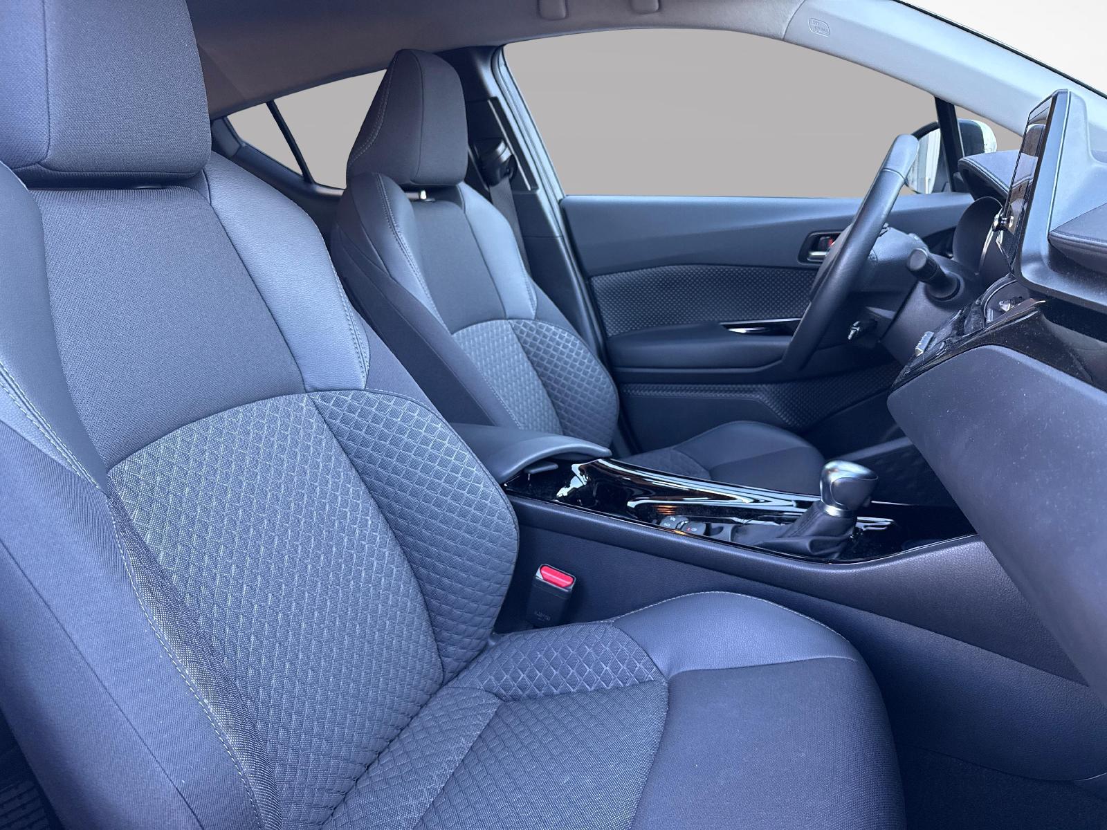 TOYOTA C-HR 1.8 VVTi HSD Trend-image-9