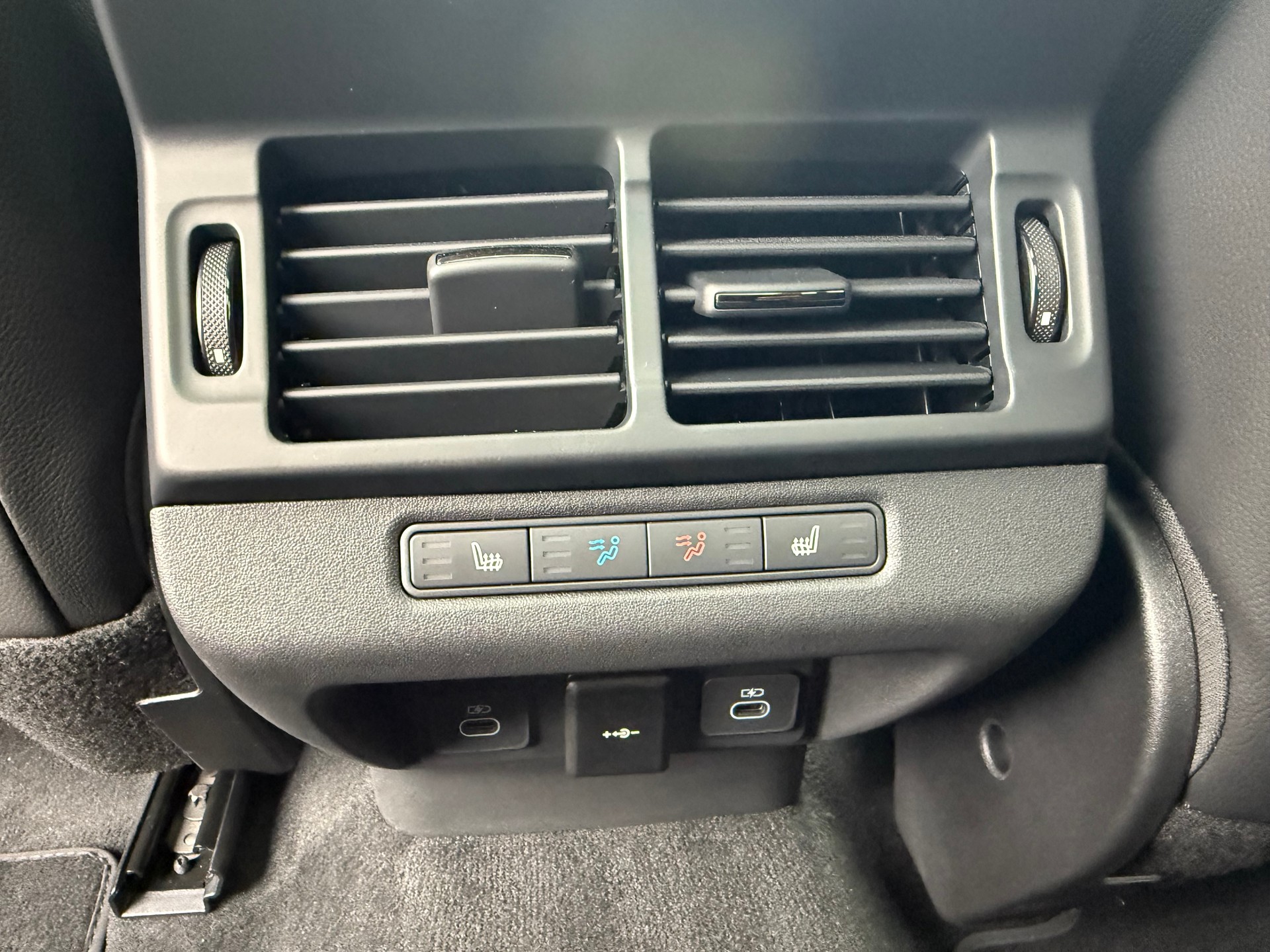 LAND ROVER Range Rover Evoque 1.5 T 270e Hoxton Edition-image-12