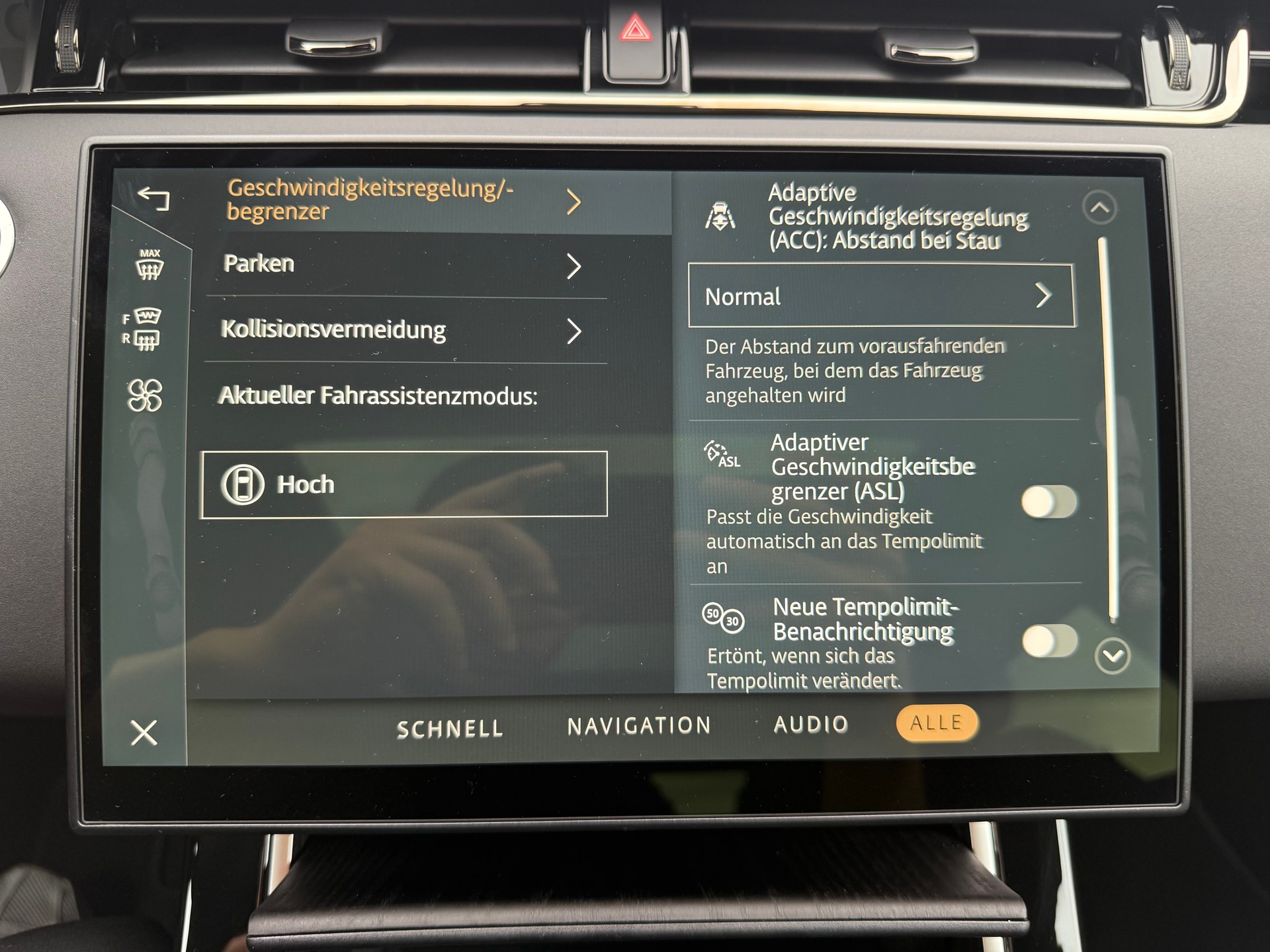 LAND ROVER Range Rover Evoque 1.5 T 270e Hoxton Edition-image-20