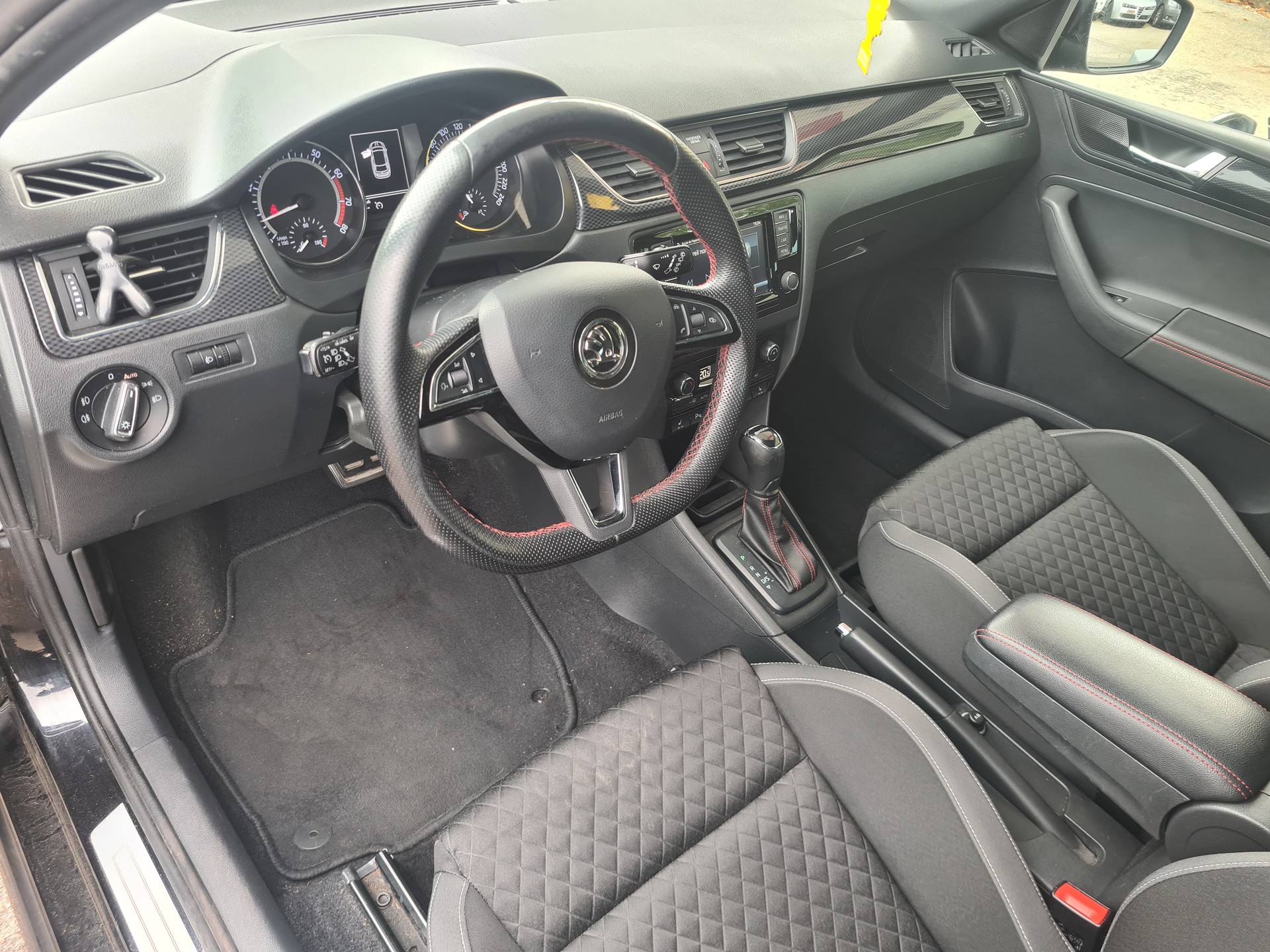 SKODA Rapid Spaceback 1.4 TSI Ambition DSG-image-13