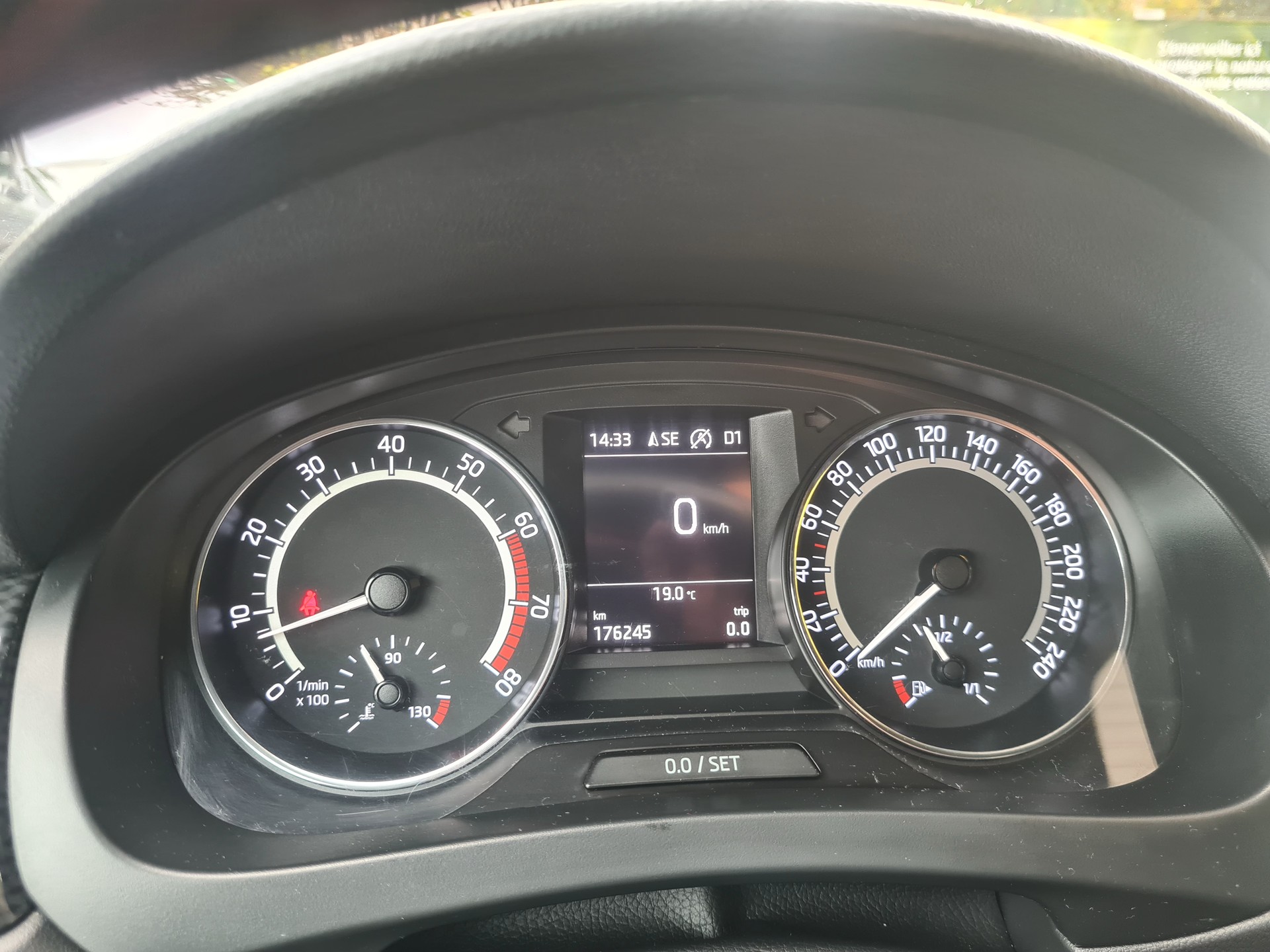 SKODA Rapid Spaceback 1.4 TSI Ambition DSG-image-8