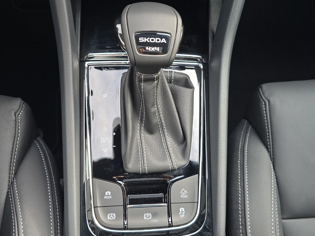 SKODA Karoq 2.0 TSI SportLine 4x4 DSG-image-27