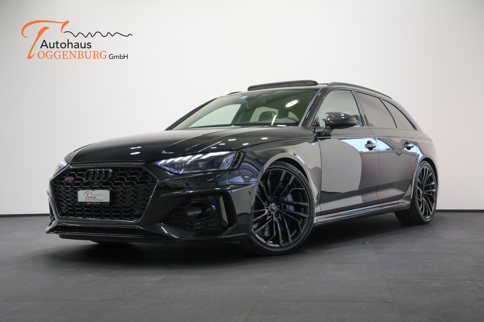 AUDI RS4 Avant quattro tiptronic *CH-Fahrzeug*Panormadach*All-Black*-image-2