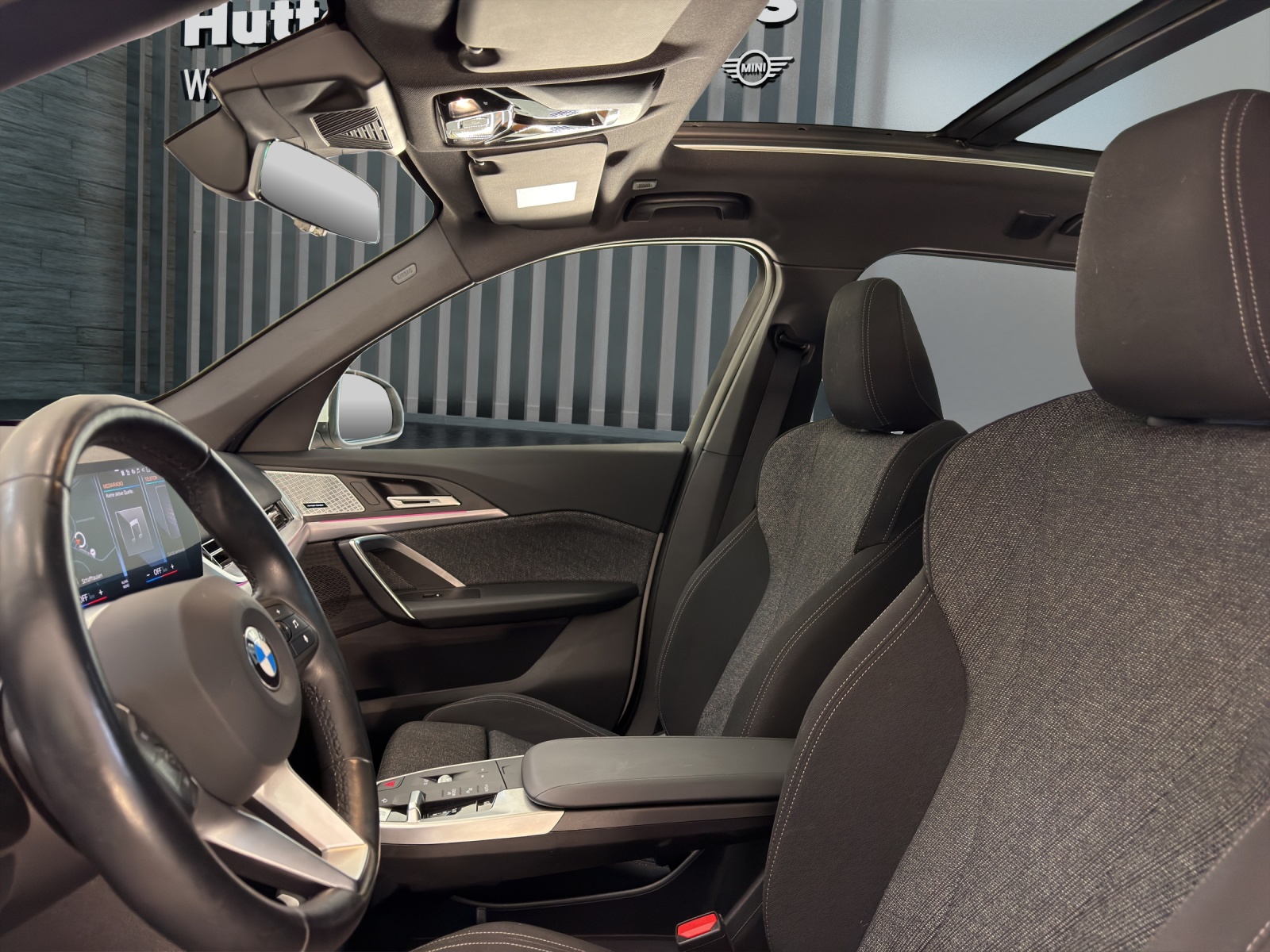 BMW X1 20d xDrive Panorama-Glasdach-image-17