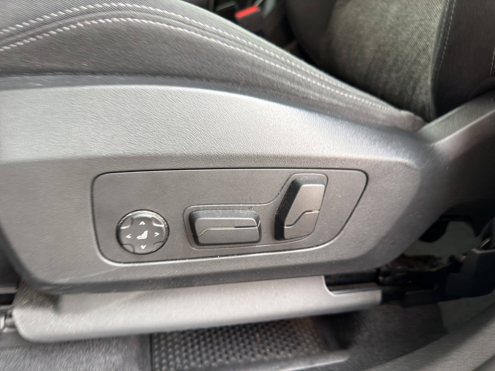 BMW X1 20d xDrive Panorama-Glasdach-image-16