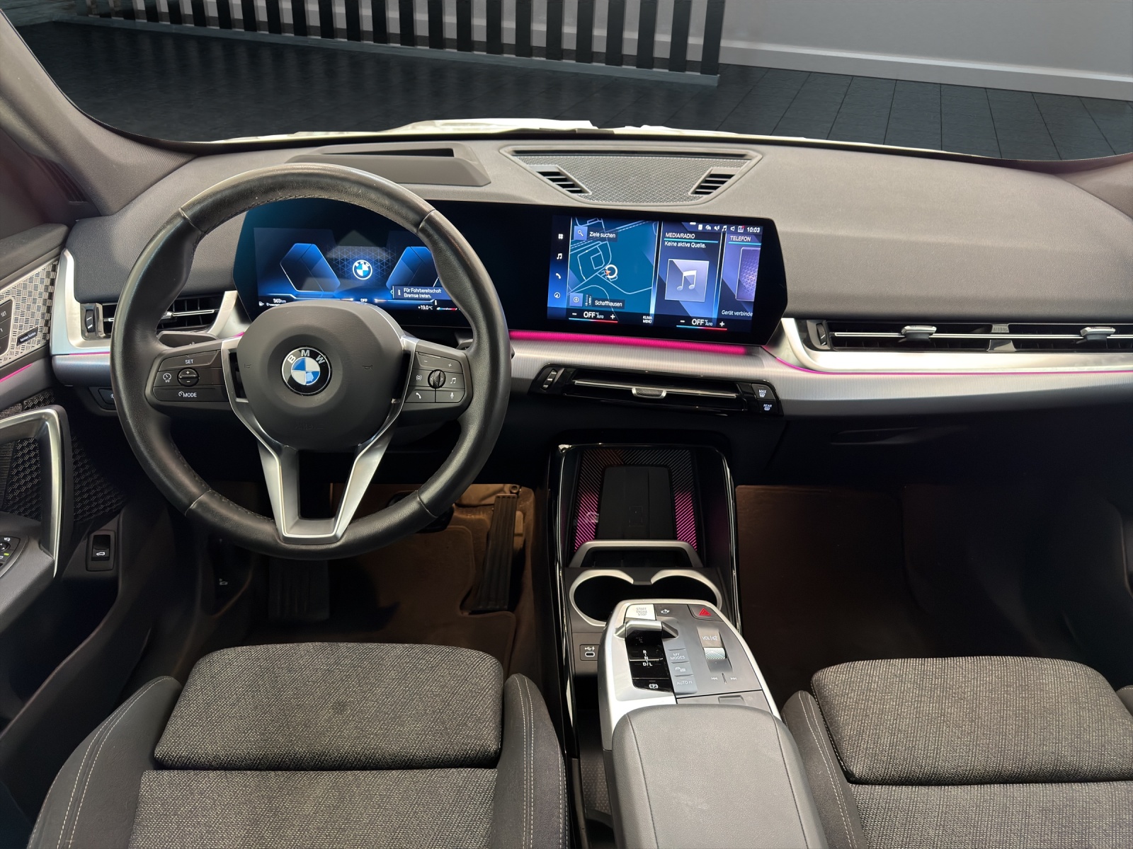 BMW X1 20d xDrive Panorama-Glasdach-image-9