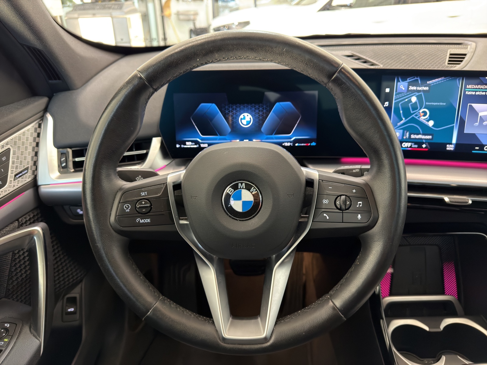 BMW X1 20d xDrive Panorama-Glasdach-image-10