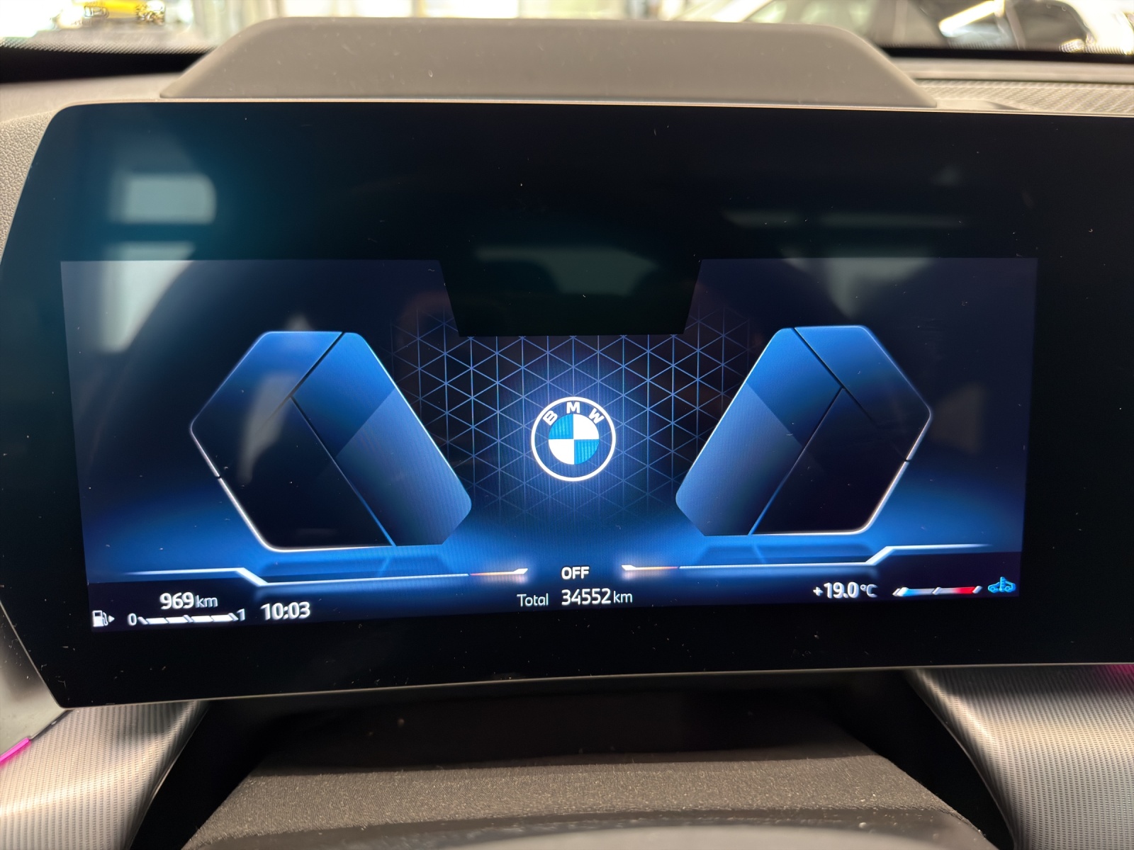 BMW X1 20d xDrive Panorama-Glasdach-image-11