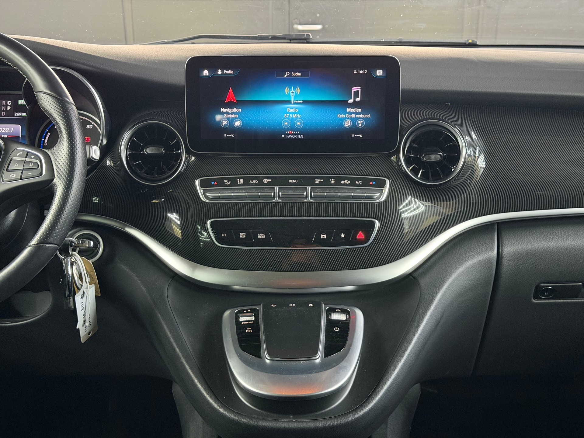 MERCEDES-BENZ EQV 300 lang-image-18
