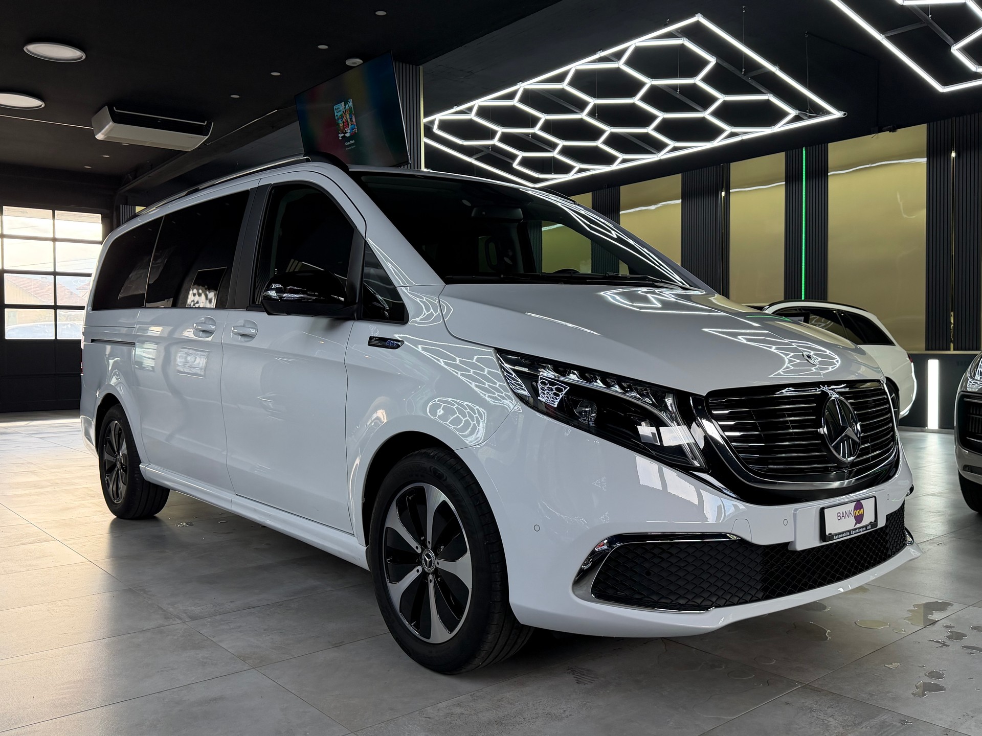 MERCEDES-BENZ EQV 300 lang-showroom-element-2