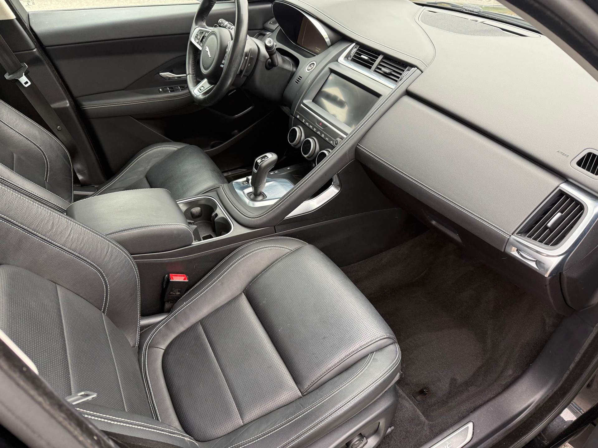 JAGUAR E-Pace 2.0 P250 R-Dynamic SE AWD Automatik-image-13