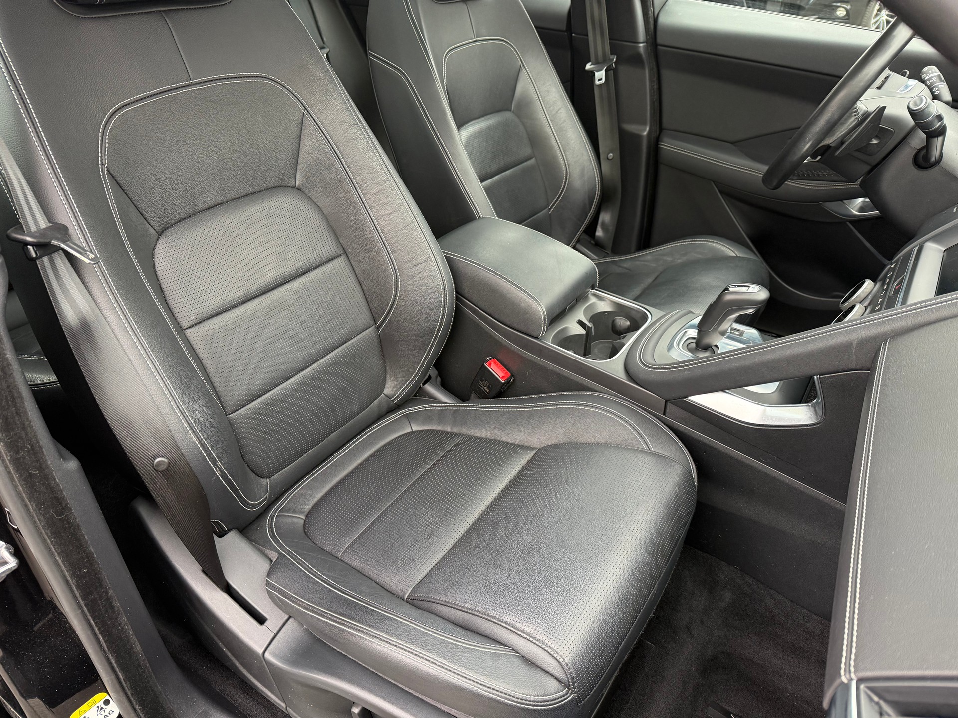 JAGUAR E-Pace 2.0 P250 R-Dynamic SE AWD Automatik-image-14