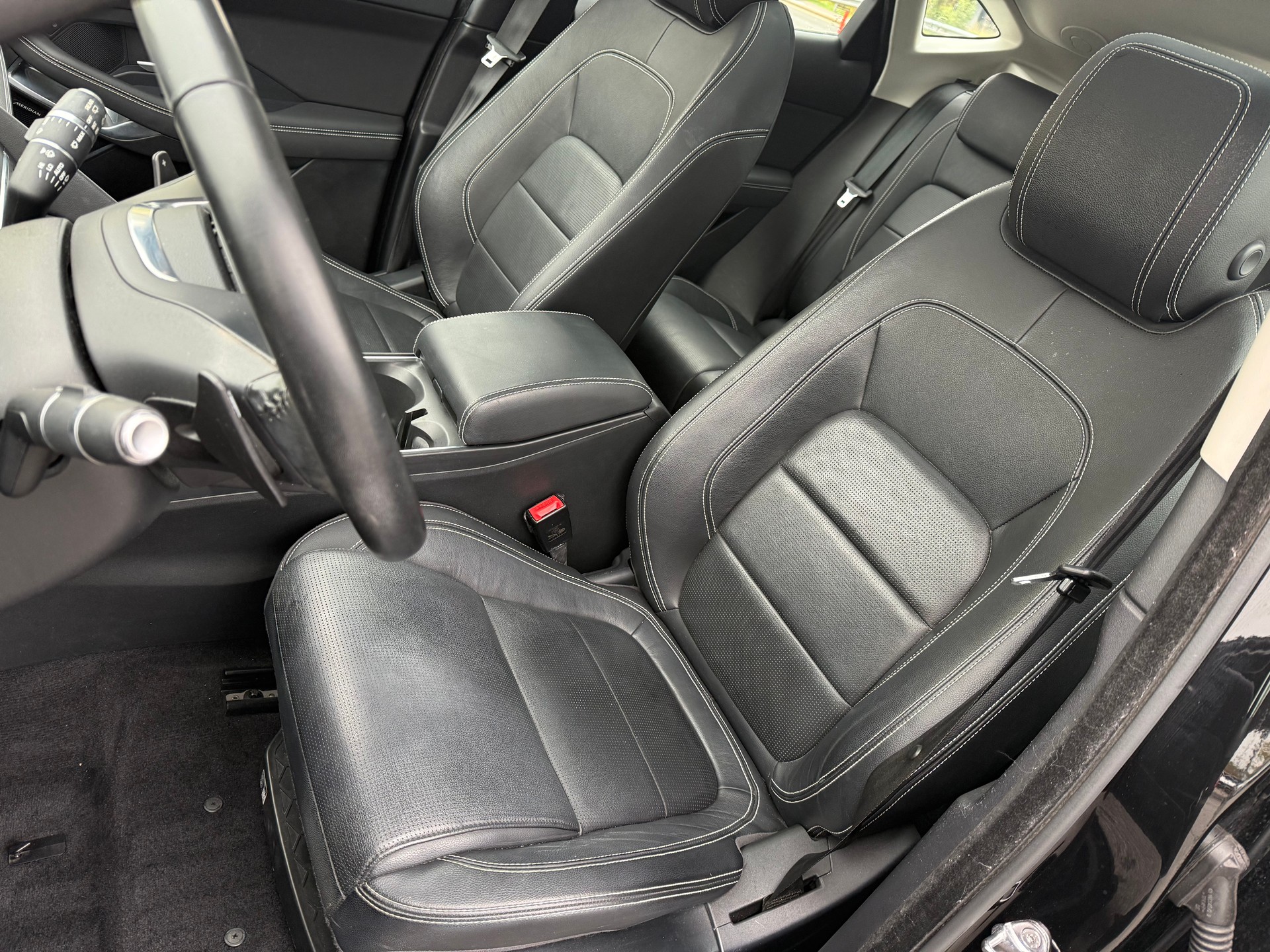 JAGUAR E-Pace 2.0 P250 R-Dynamic SE AWD Automatik-image-9
