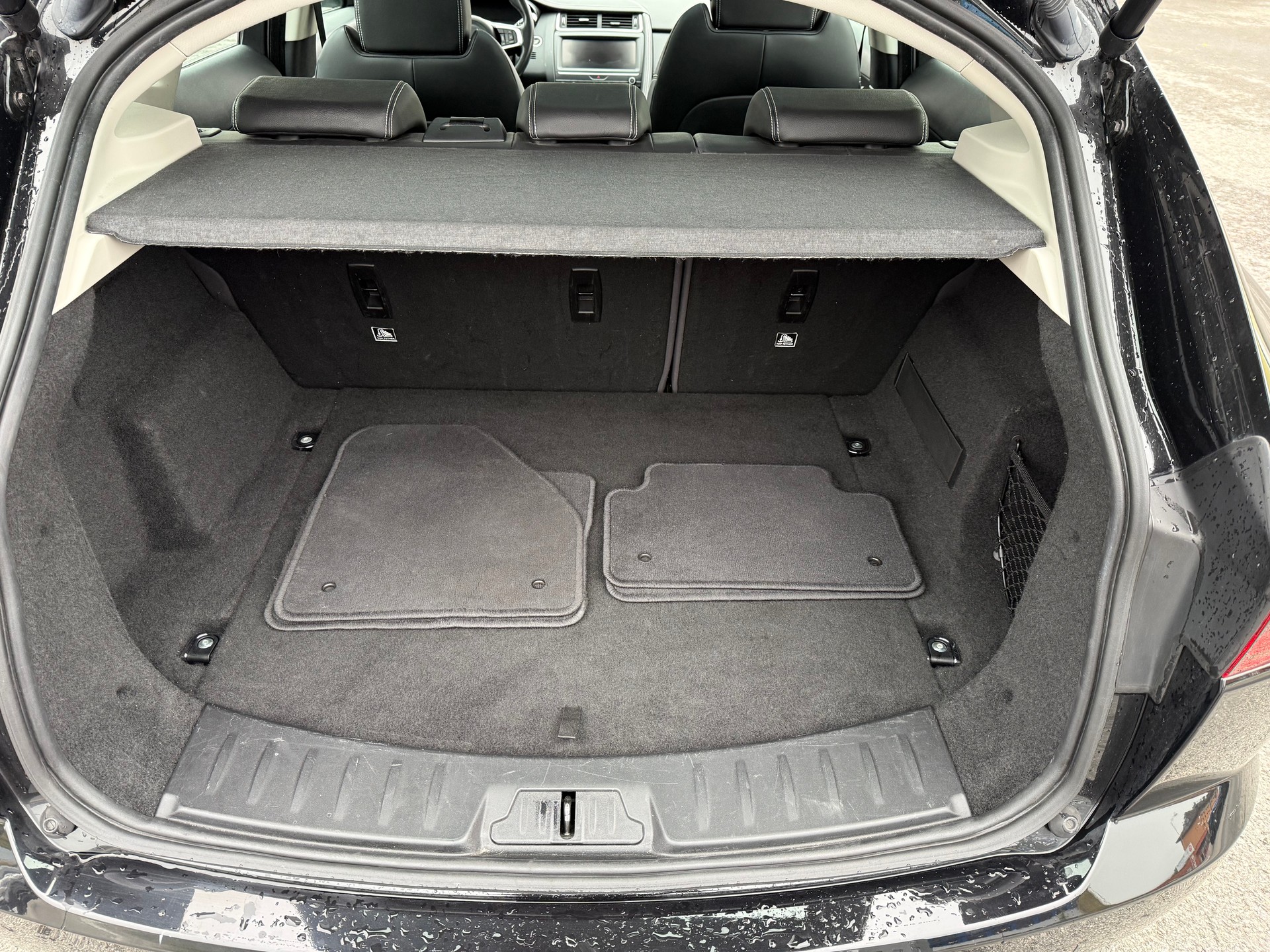 JAGUAR E-Pace 2.0 P250 R-Dynamic SE AWD Automatik-image-16