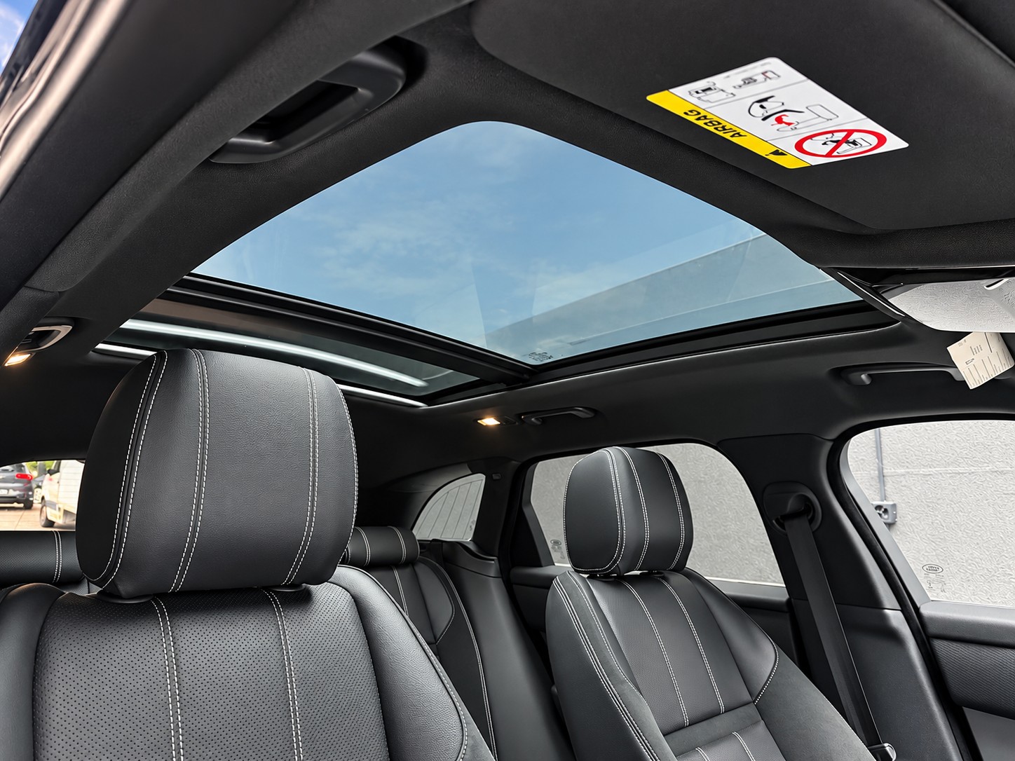 LAND ROVER Range Rover Velar R-Dynamic D 300 S Automatic-image-9