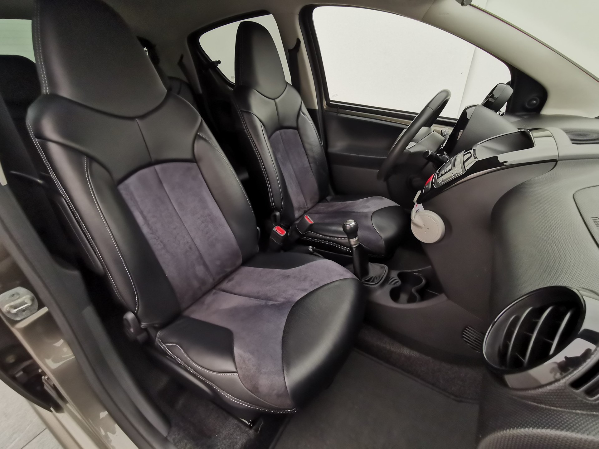 TOYOTA Aygo 1.0 VVT-i Luna-image-12