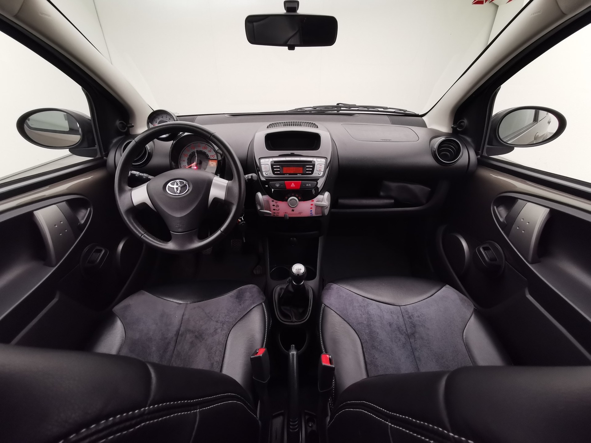 TOYOTA Aygo 1.0 VVT-i Luna-image-8