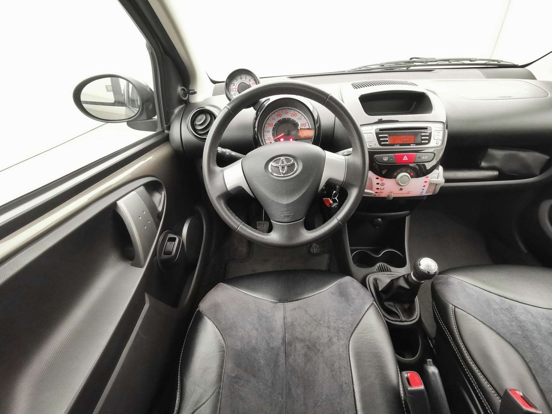 TOYOTA Aygo 1.0 VVT-i Luna-image-9